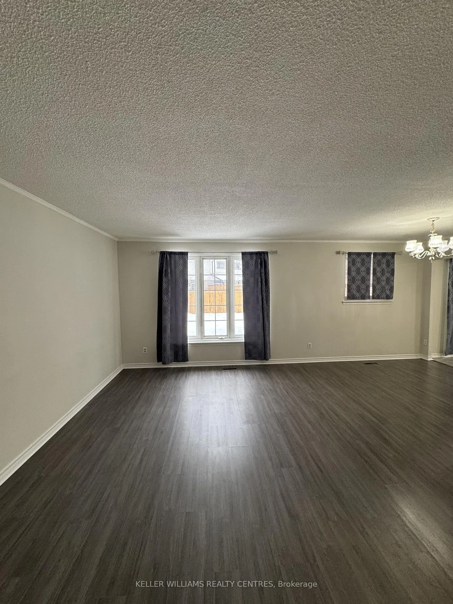 Photo 4 of Unit Main, 691 Irwin Crescent, Newmarket, Huron Heights-Leslie Valley — HOMEH