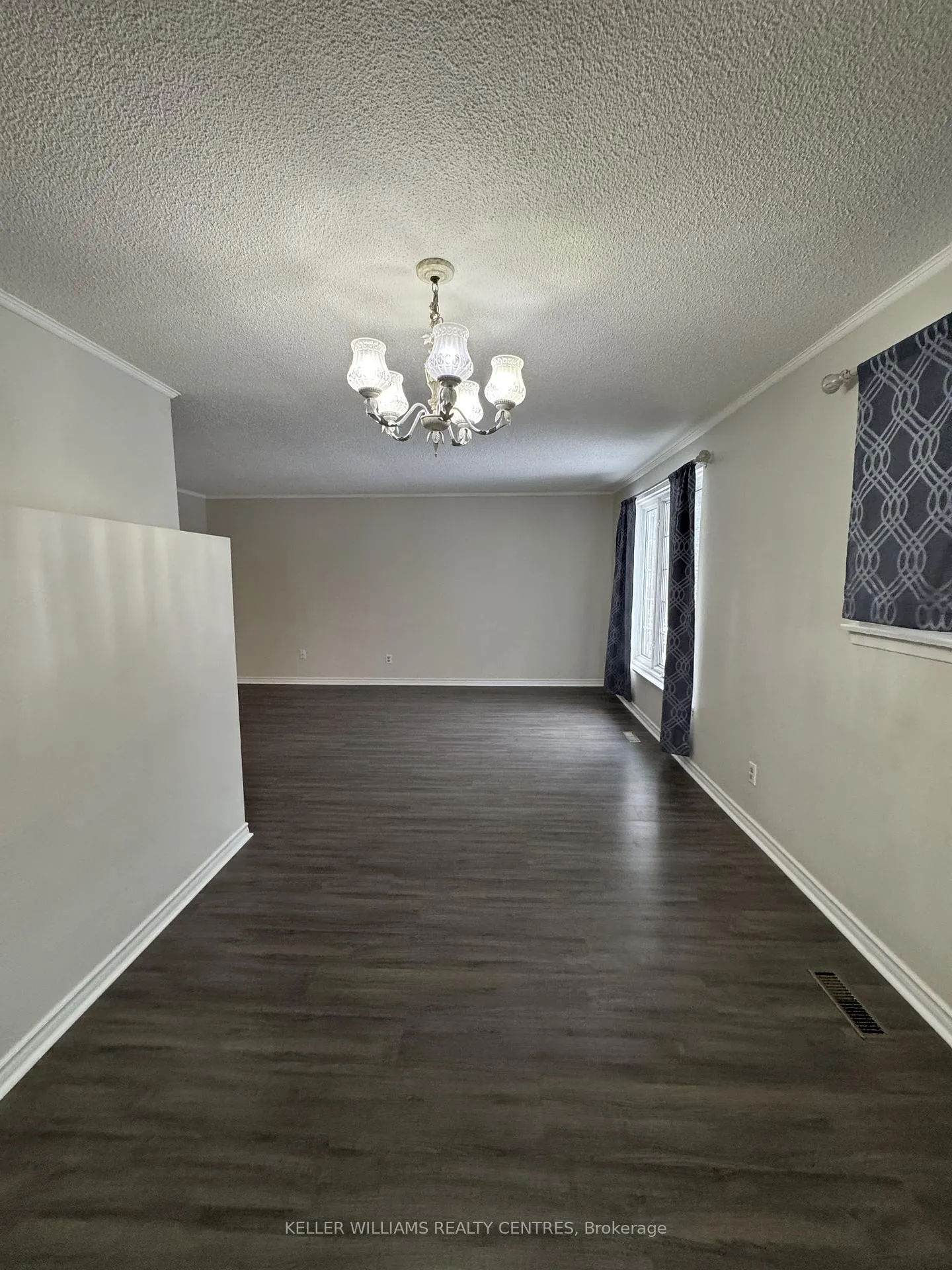 Photo 5 of Unit Main, 691 Irwin Crescent, Newmarket, Huron Heights-Leslie Valley — HOMEH