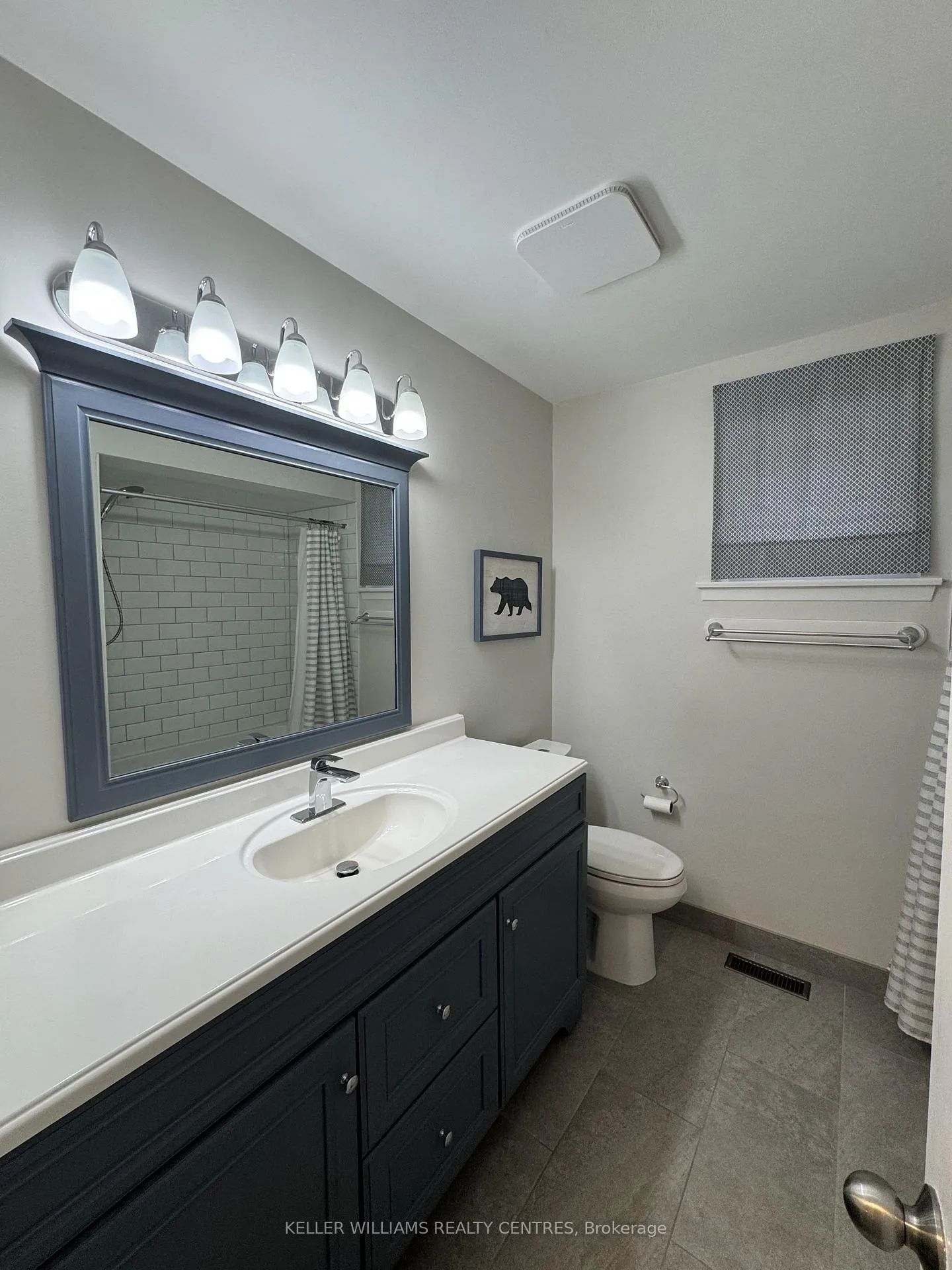 Photo 11 of Unit Main, 691 Irwin Crescent, Newmarket, Huron Heights-Leslie Valley — HOMEH