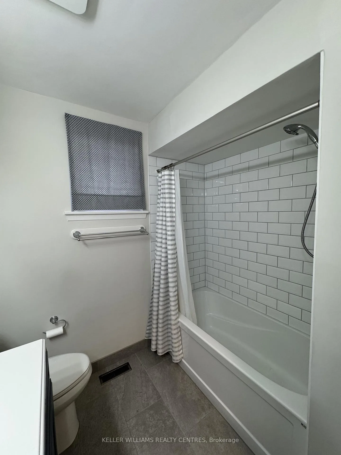 Photo 12 of Unit Main, 691 Irwin Crescent, Newmarket, Huron Heights-Leslie Valley — HOMEH