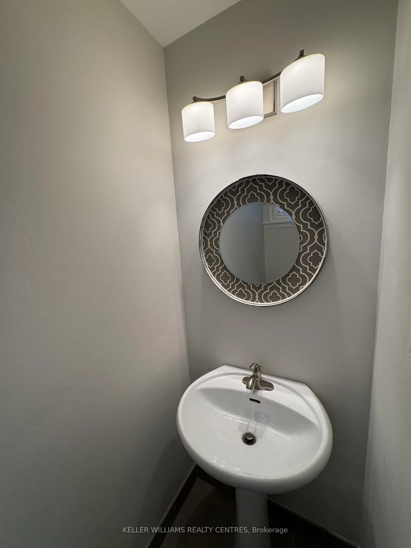 Photo 16 of Unit Main, 691 Irwin Crescent, Newmarket, Huron Heights-Leslie Valley — HOMEH