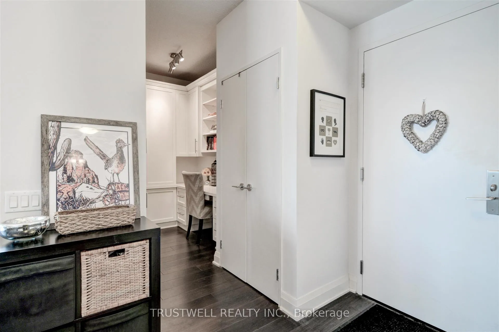 Photo 2 of Unit 1611, 83 Redpath Avenue, Toronto, Mount Pleasant West — HOMEH