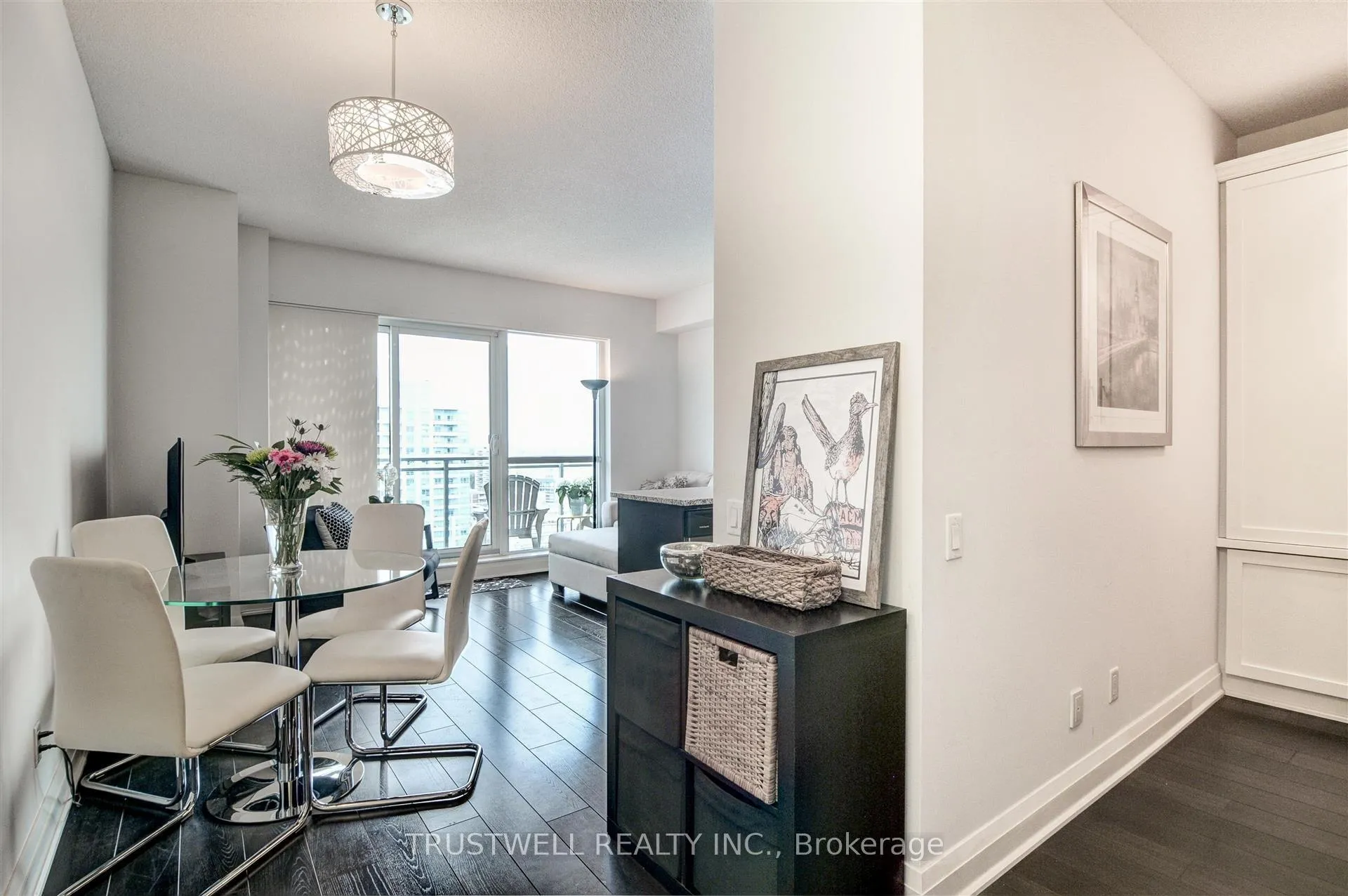 Photo 4 of Unit 1611, 83 Redpath Avenue, Toronto, Mount Pleasant West — HOMEH