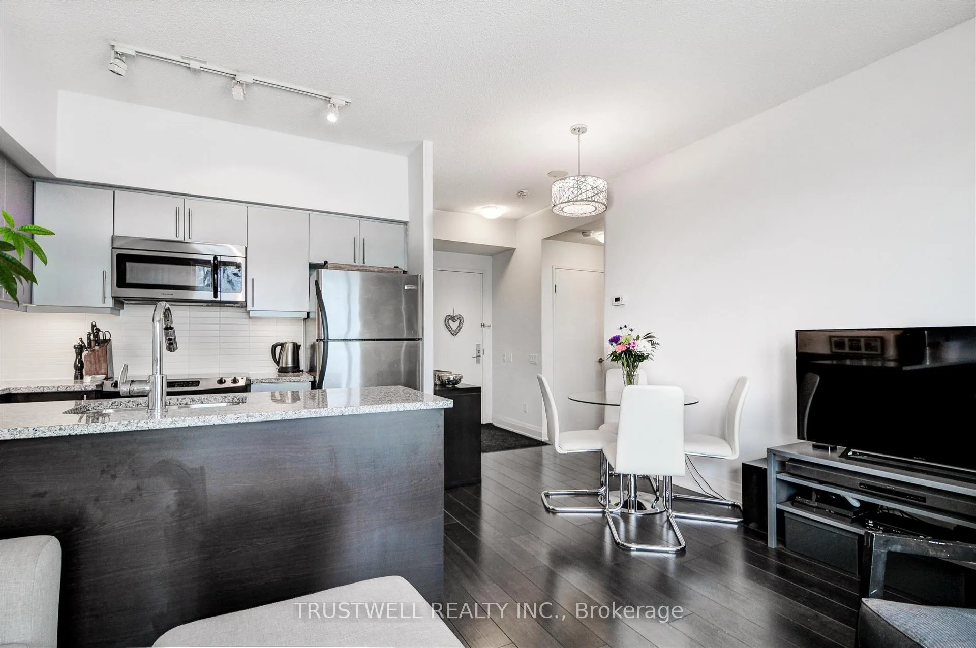 Photo 7 of Unit 1611, 83 Redpath Avenue, Toronto, Mount Pleasant West — HOMEH