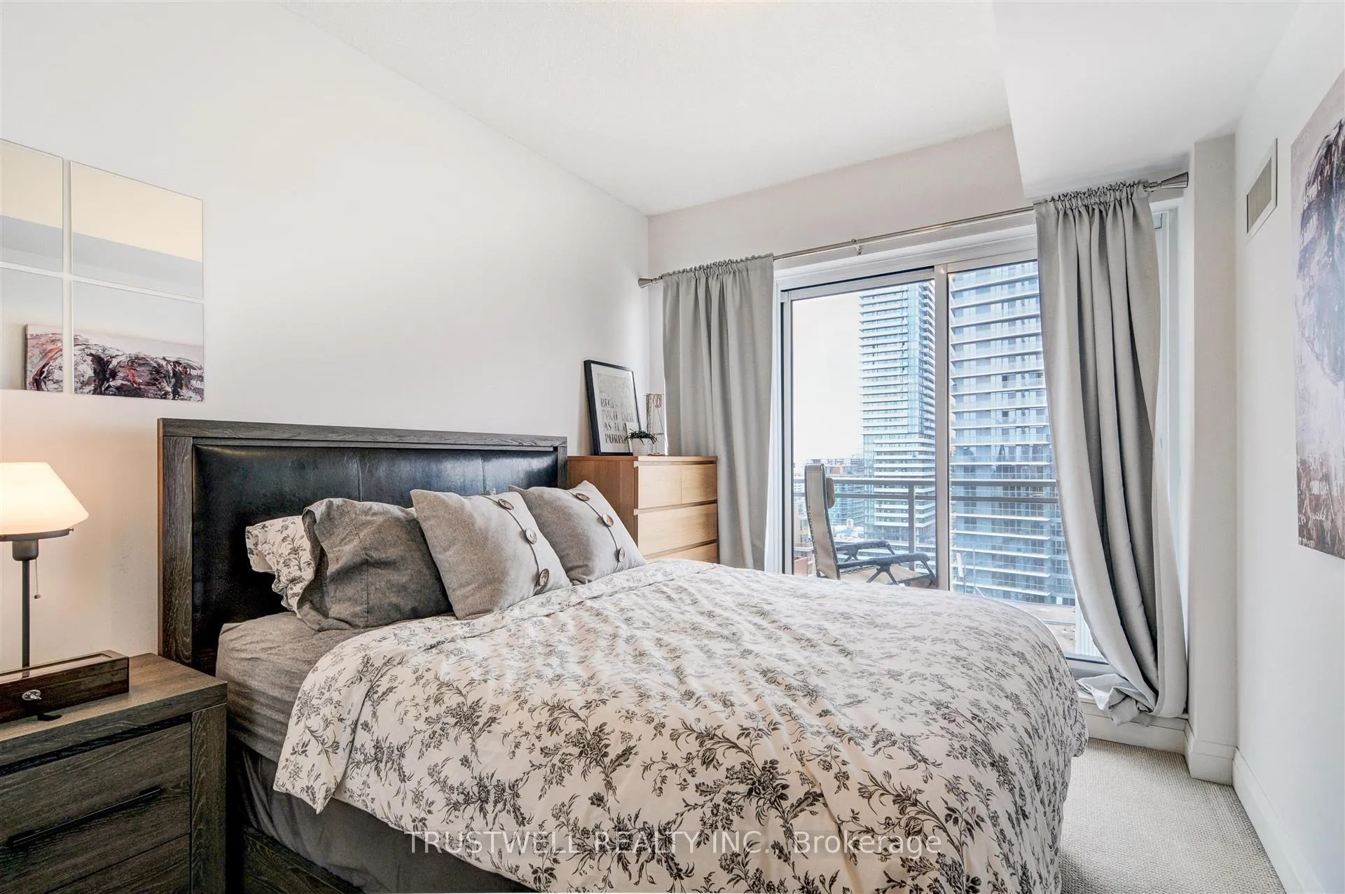 Photo 8 of Unit 1611, 83 Redpath Avenue, Toronto, Mount Pleasant West — HOMEH