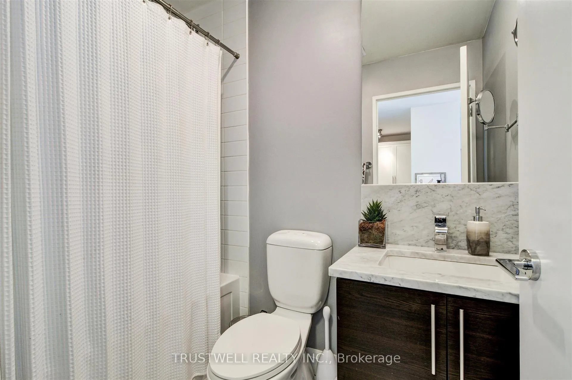 Photo 10 of Unit 1611, 83 Redpath Avenue, Toronto, Mount Pleasant West — HOMEH