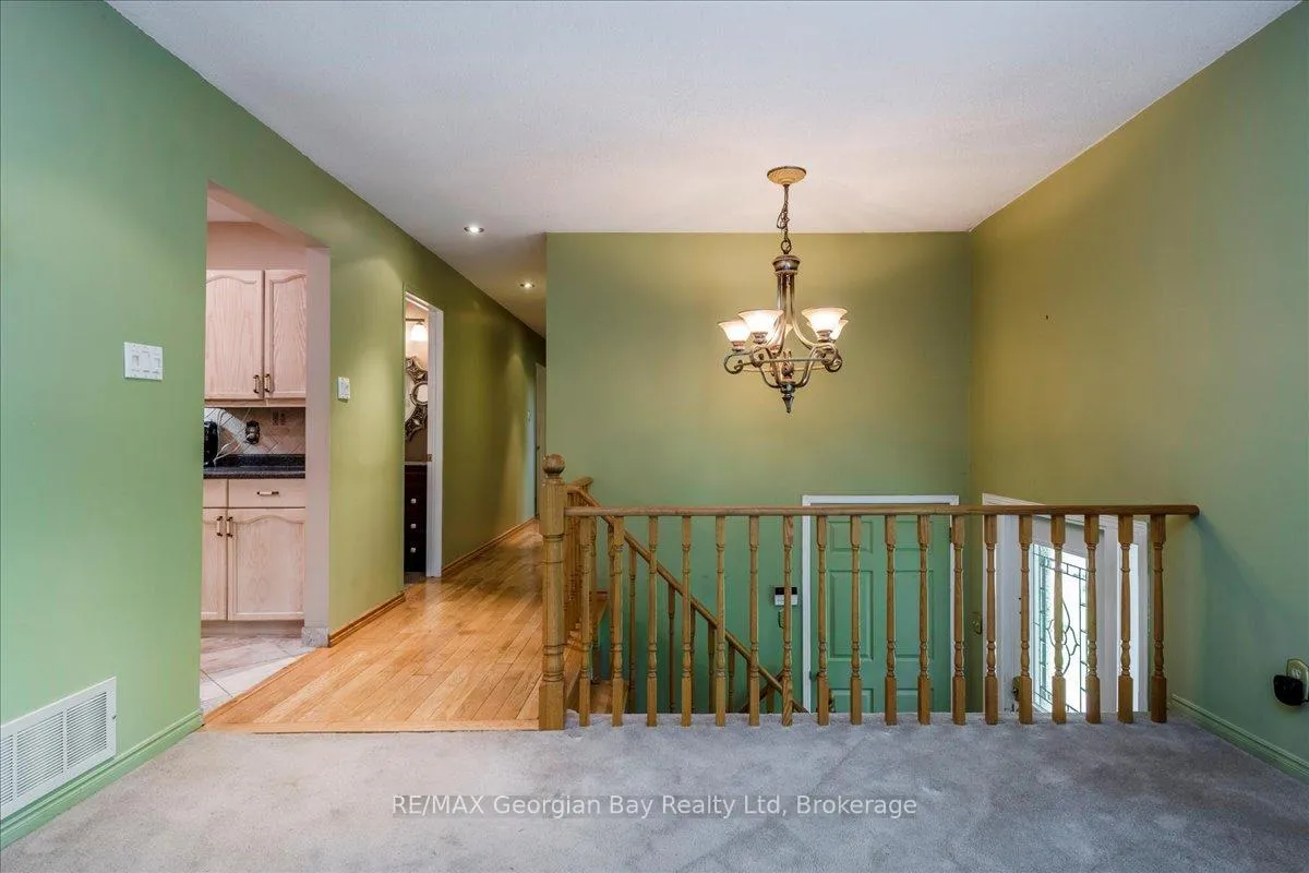 Photo 10 of 31 Lakeview Crescent, Tiny, Rural Tiny — HOMEH