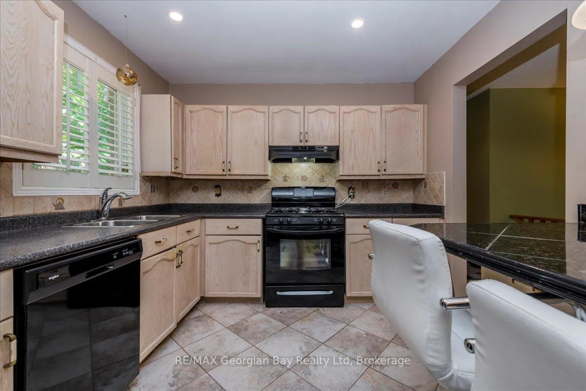Photo 14 of 31 Lakeview Crescent, Tiny, Rural Tiny — HOMEH