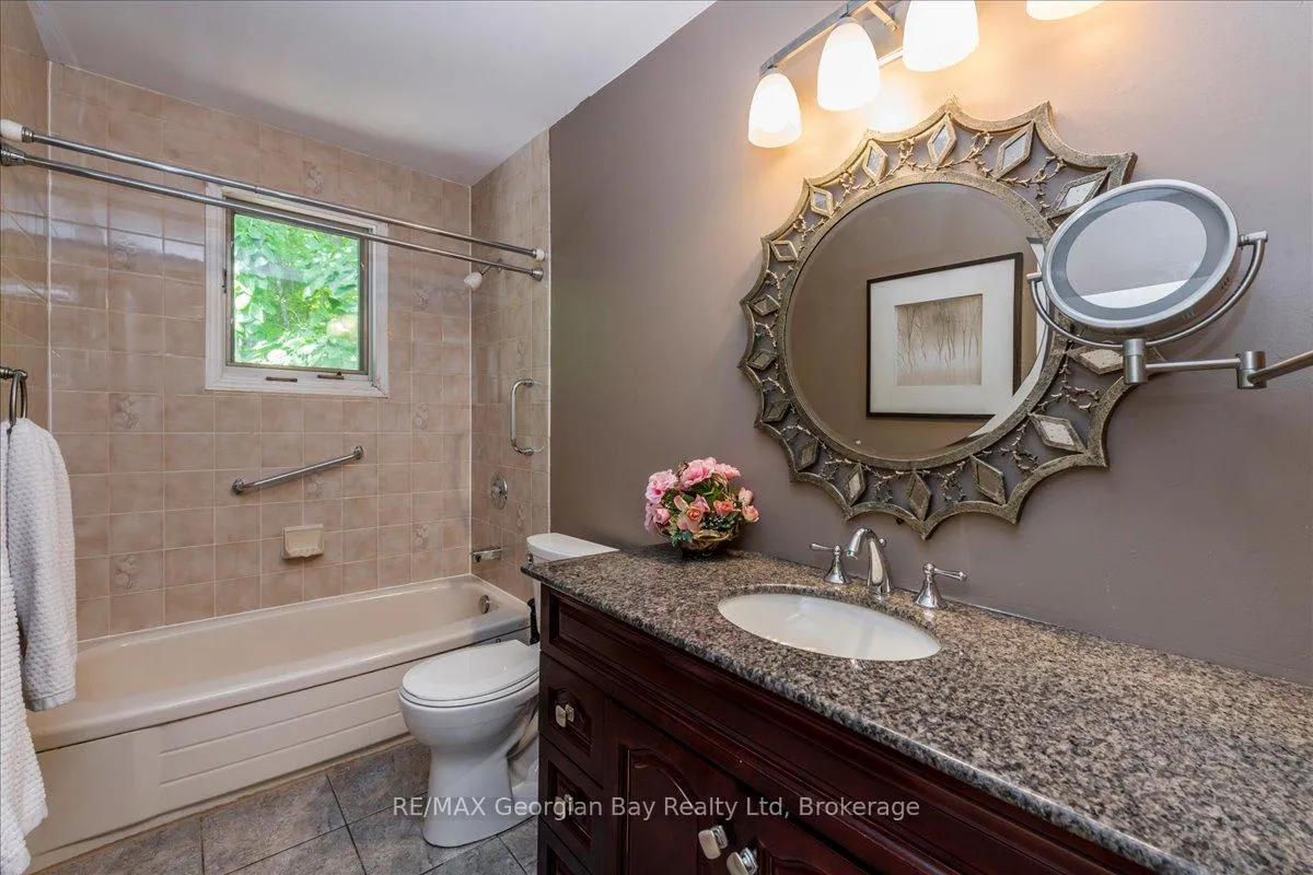 Photo 17 of 31 Lakeview Crescent, Tiny, Rural Tiny — HOMEH