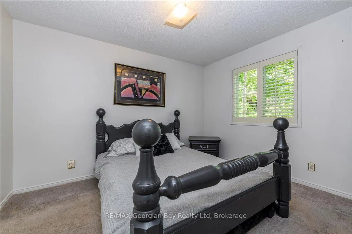 Photo 18 of 31 Lakeview Crescent, Tiny, Rural Tiny — HOMEH