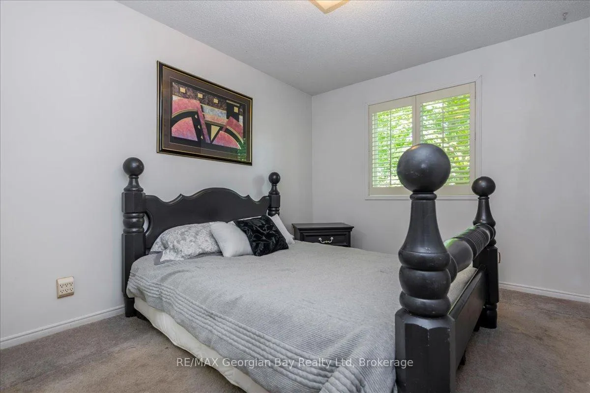 Photo 19 of 31 Lakeview Crescent, Tiny, Rural Tiny — HOMEH