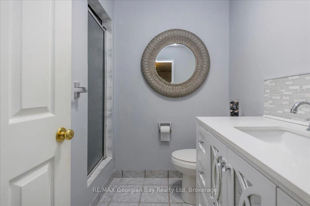 Photo 21 of 31 Lakeview Crescent, Tiny, Rural Tiny — HOMEH