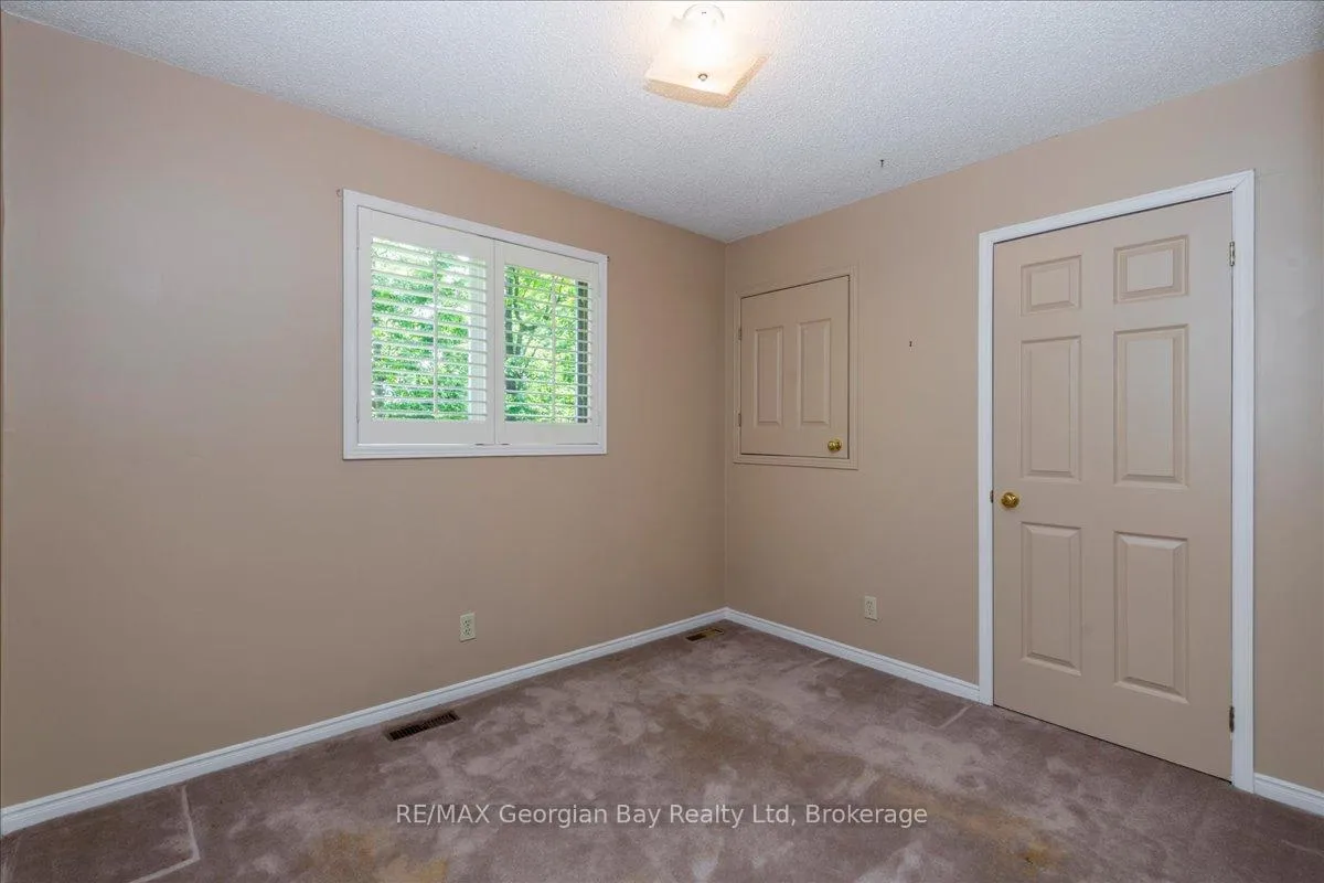 Photo 23 of 31 Lakeview Crescent, Tiny, Rural Tiny — HOMEH