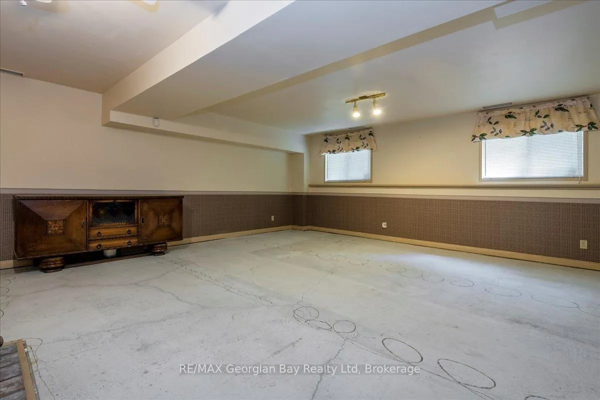Photo 25 of 31 Lakeview Crescent, Tiny, Rural Tiny — HOMEH