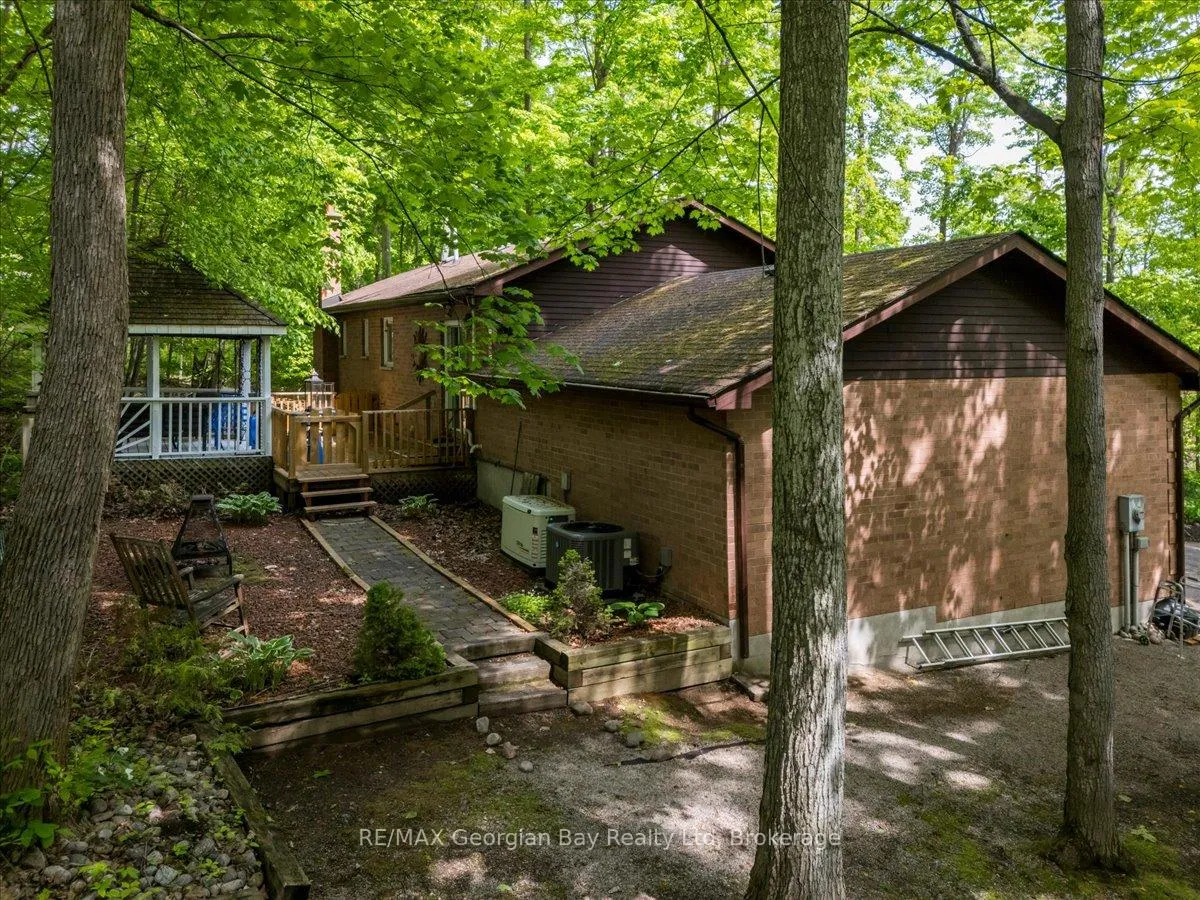 Photo 31 of 31 Lakeview Crescent, Tiny, Rural Tiny — HOMEH