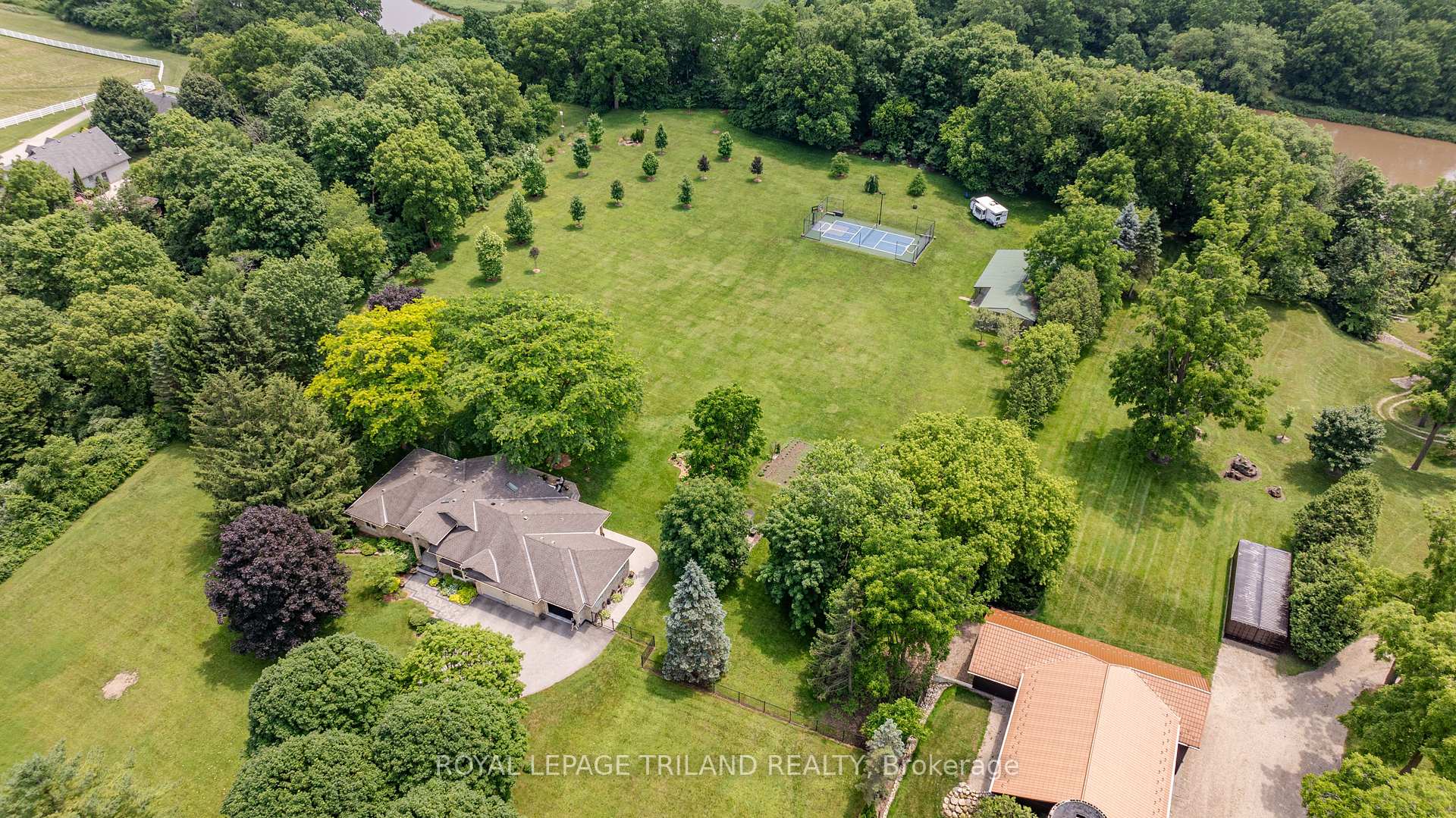 Photo 4 of 3045 Catherine Street, Thames Centre, Rural Thames Centre — HOMEH