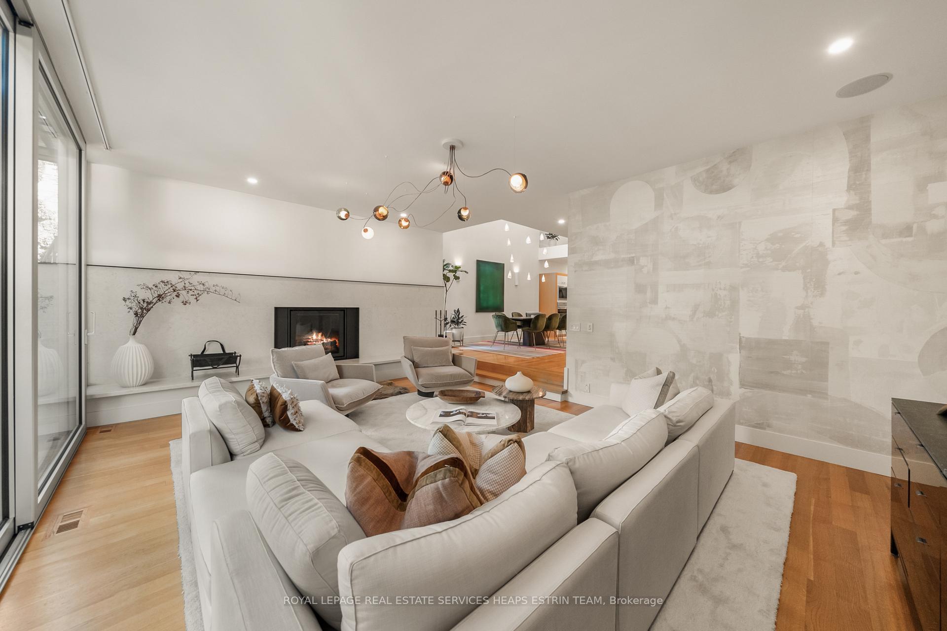 Photo 11 of 102 Robert Street, Toronto, University — HOMEH