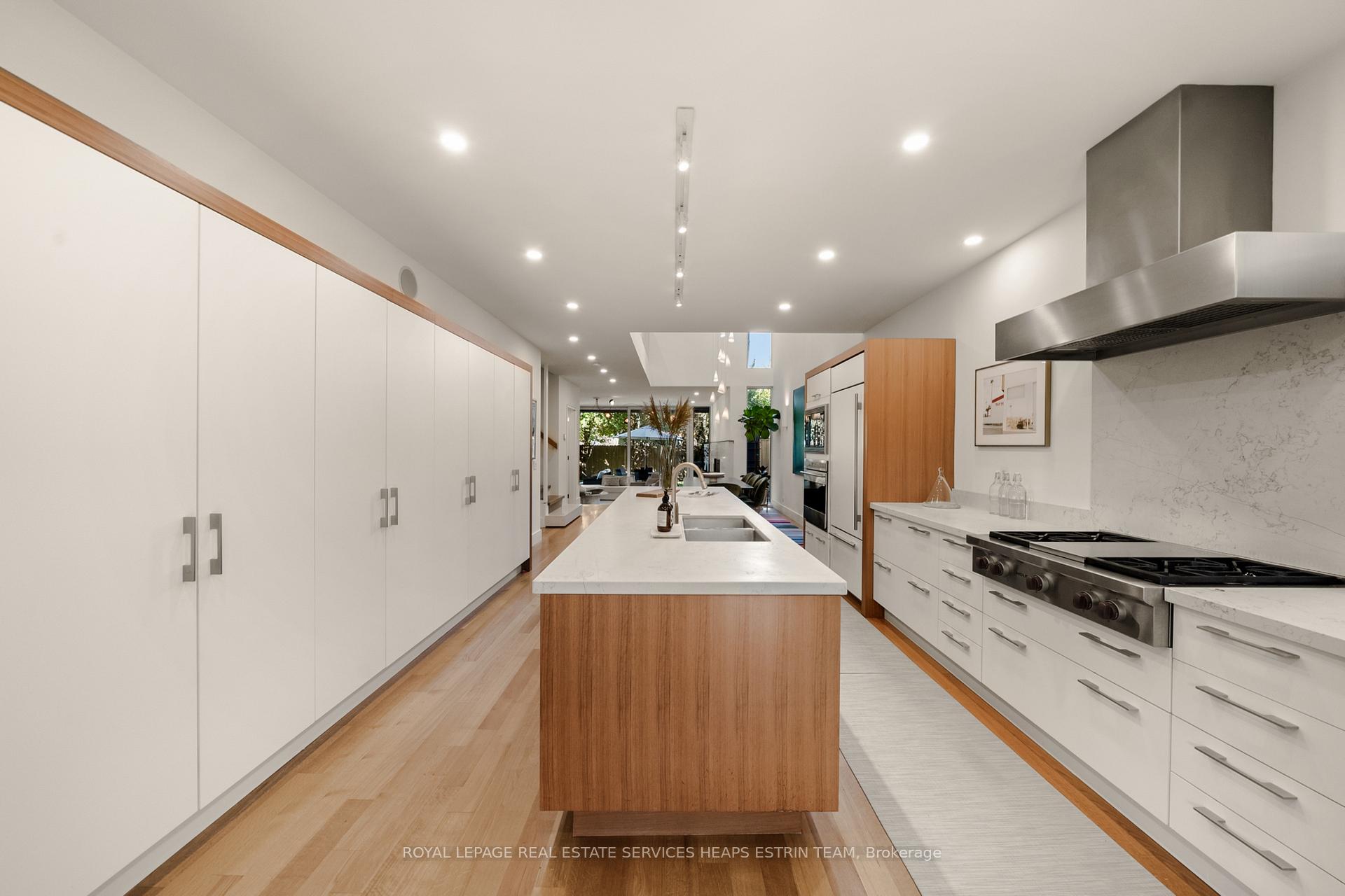 Photo 24 of 102 Robert Street, Toronto, University — HOMEH