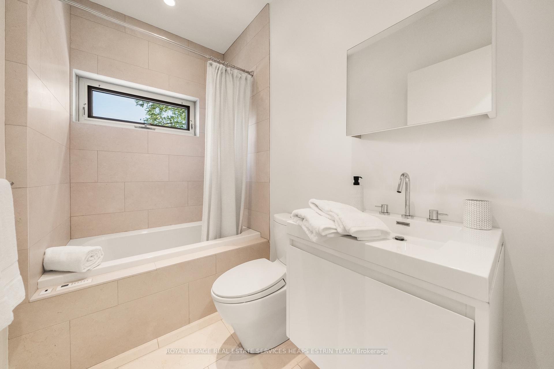 Photo 17 of 102 Robert Street, Toronto, University — HOMEH