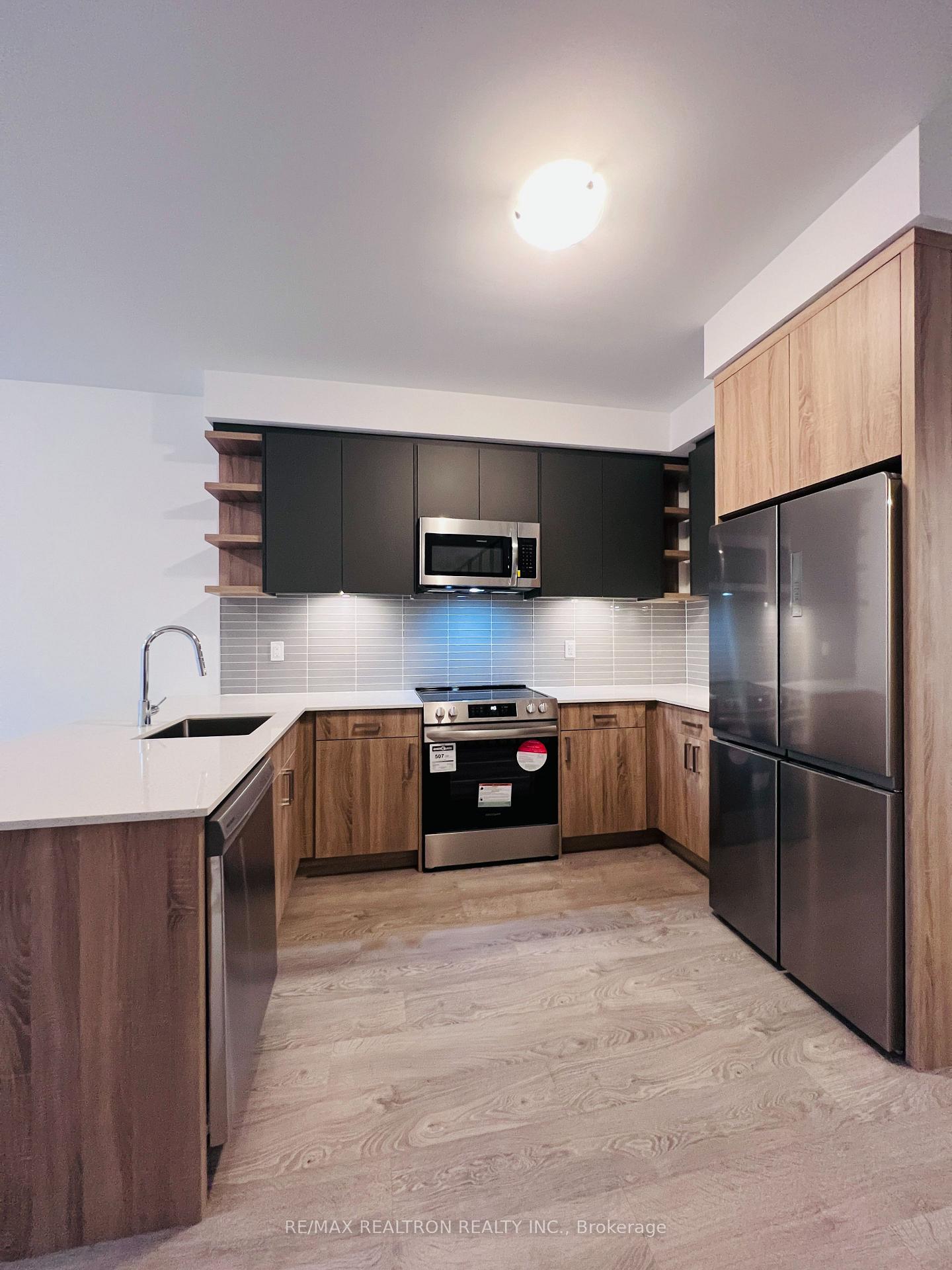 Photo 4 of 14 Deep Roots Terrace, Toronto, Englemount-Lawrence — HOMEH