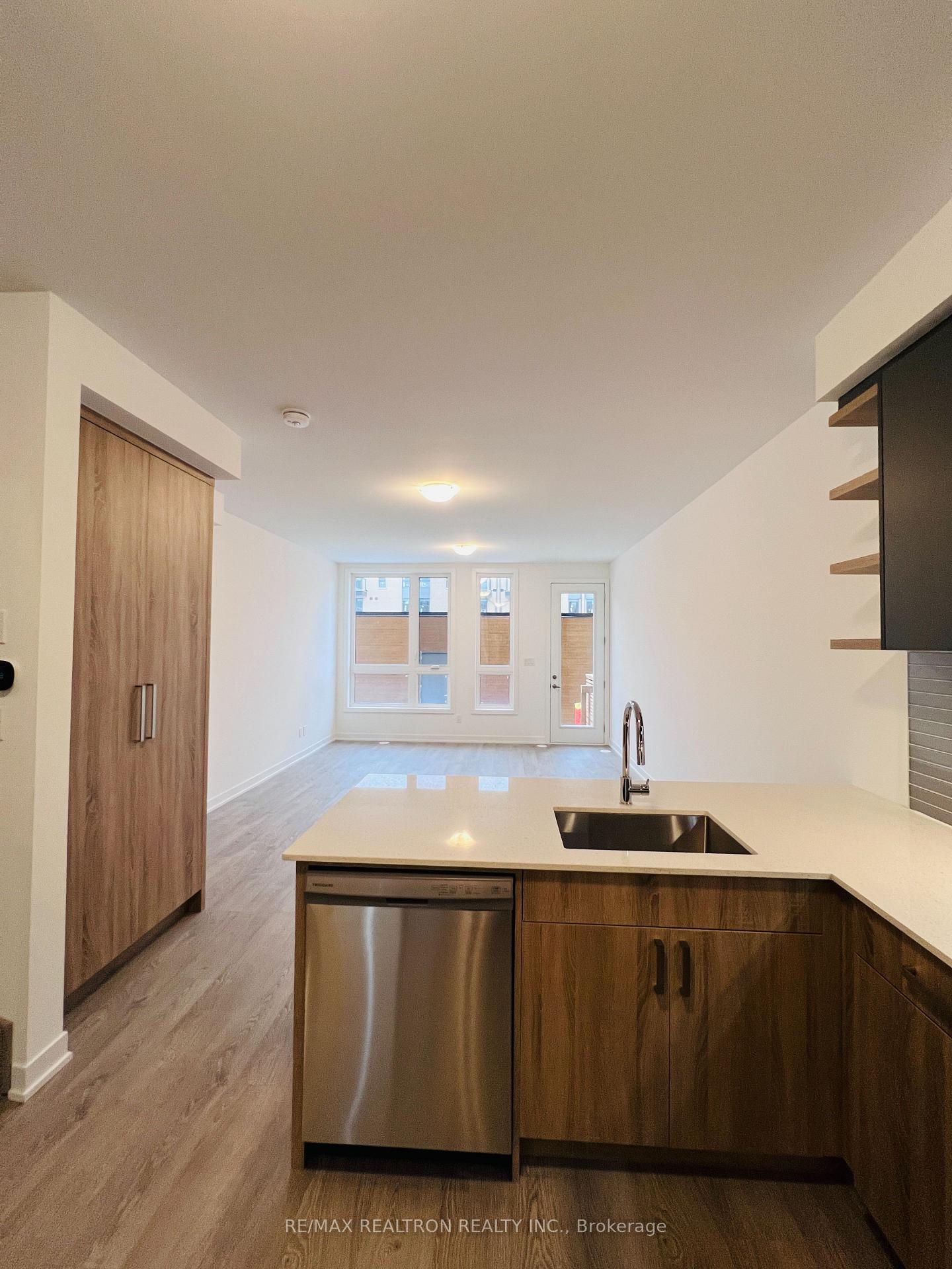 Photo 7 of 14 Deep Roots Terrace, Toronto, Englemount-Lawrence — HOMEH