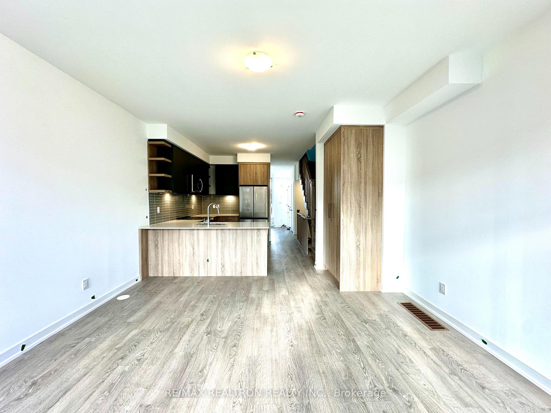 Photo 6 of 14 Deep Roots Terrace, Toronto, Englemount-Lawrence — HOMEH