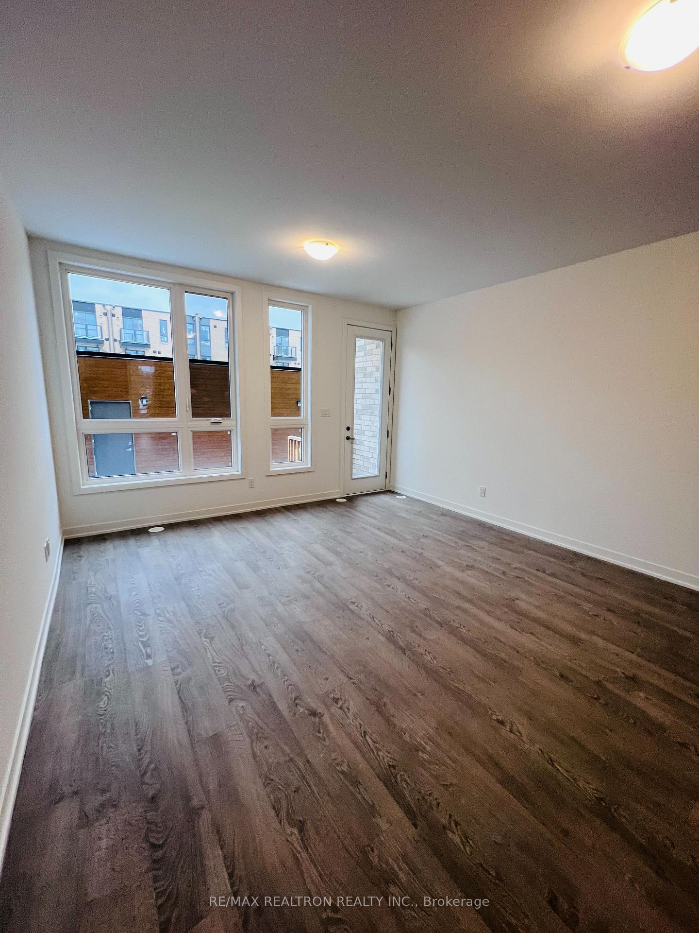 Photo 5 of 14 Deep Roots Terrace, Toronto, Englemount-Lawrence — HOMEH