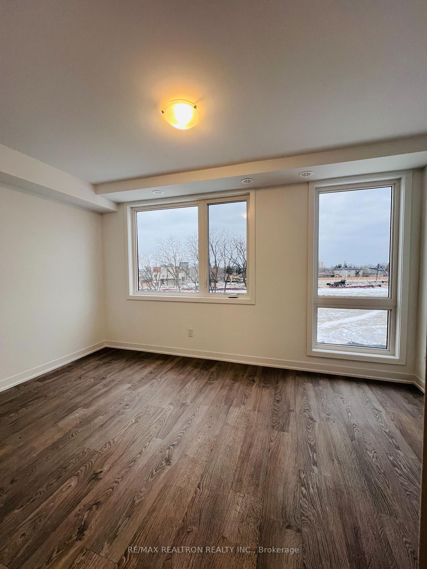 Photo 9 of 14 Deep Roots Terrace, Toronto, Englemount-Lawrence — HOMEH