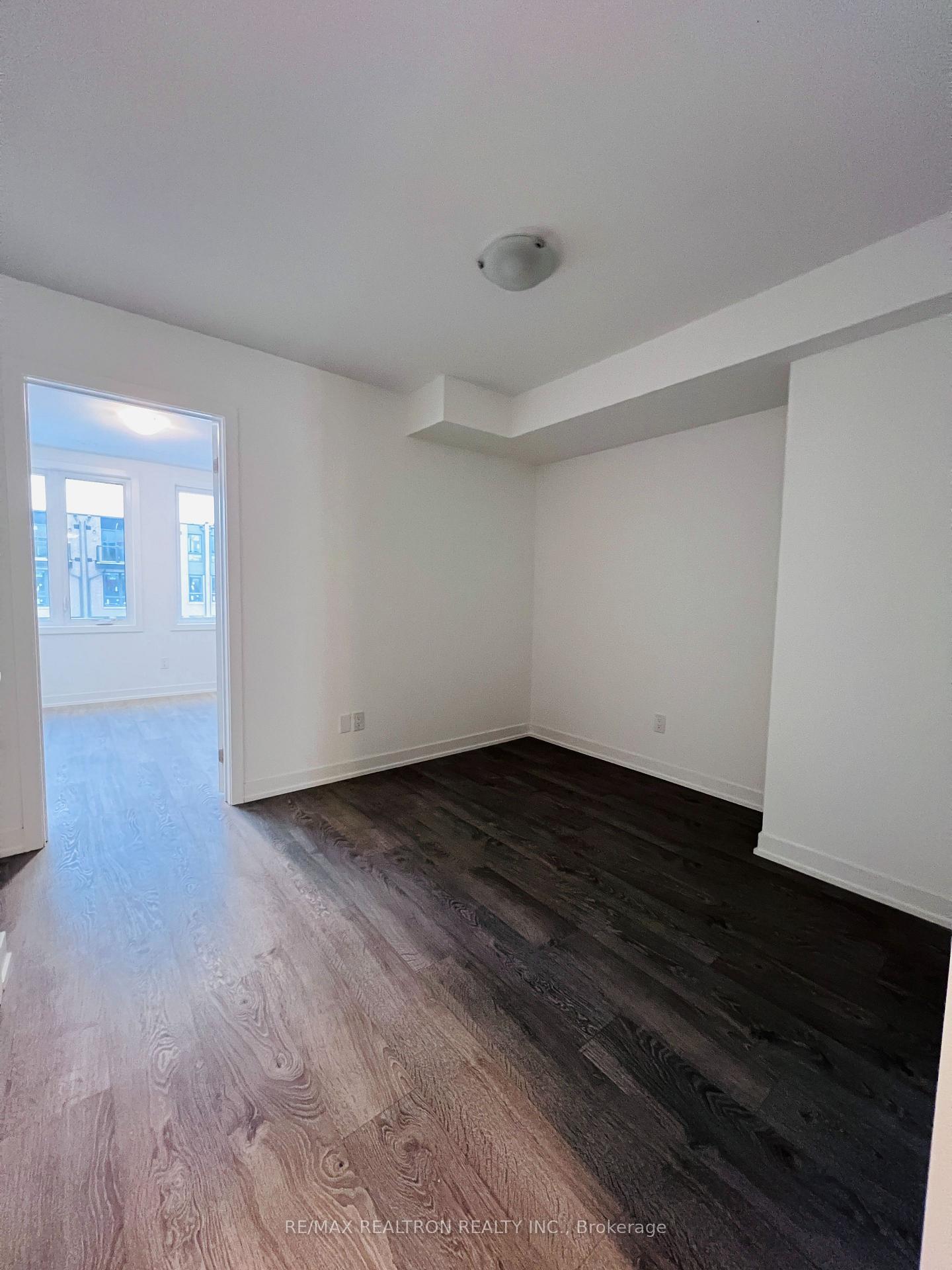 Photo 8 of 14 Deep Roots Terrace, Toronto, Englemount-Lawrence — HOMEH