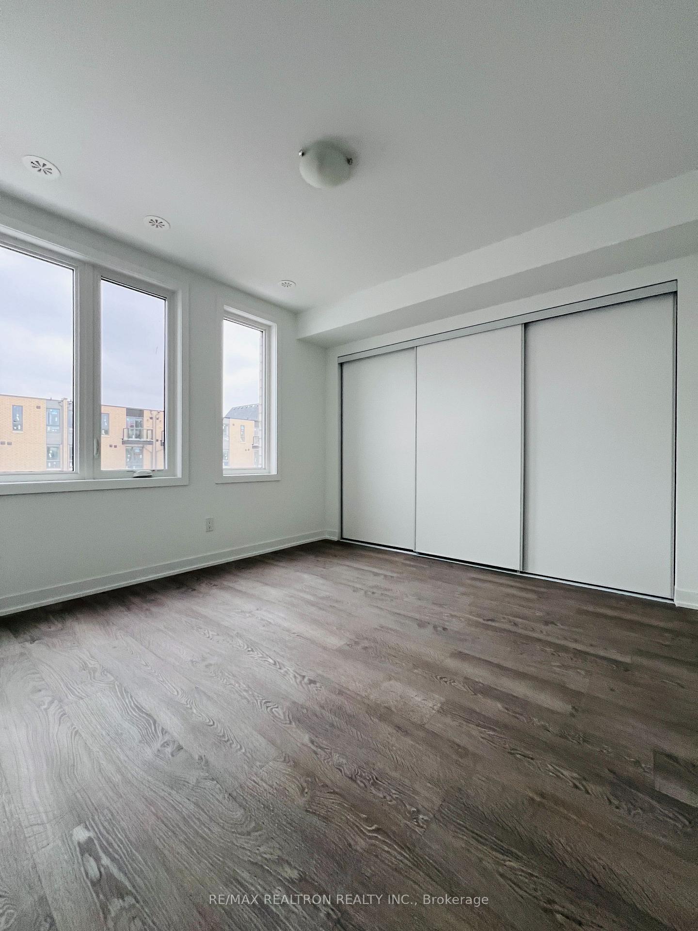 Photo 10 of 14 Deep Roots Terrace, Toronto, Englemount-Lawrence — HOMEH