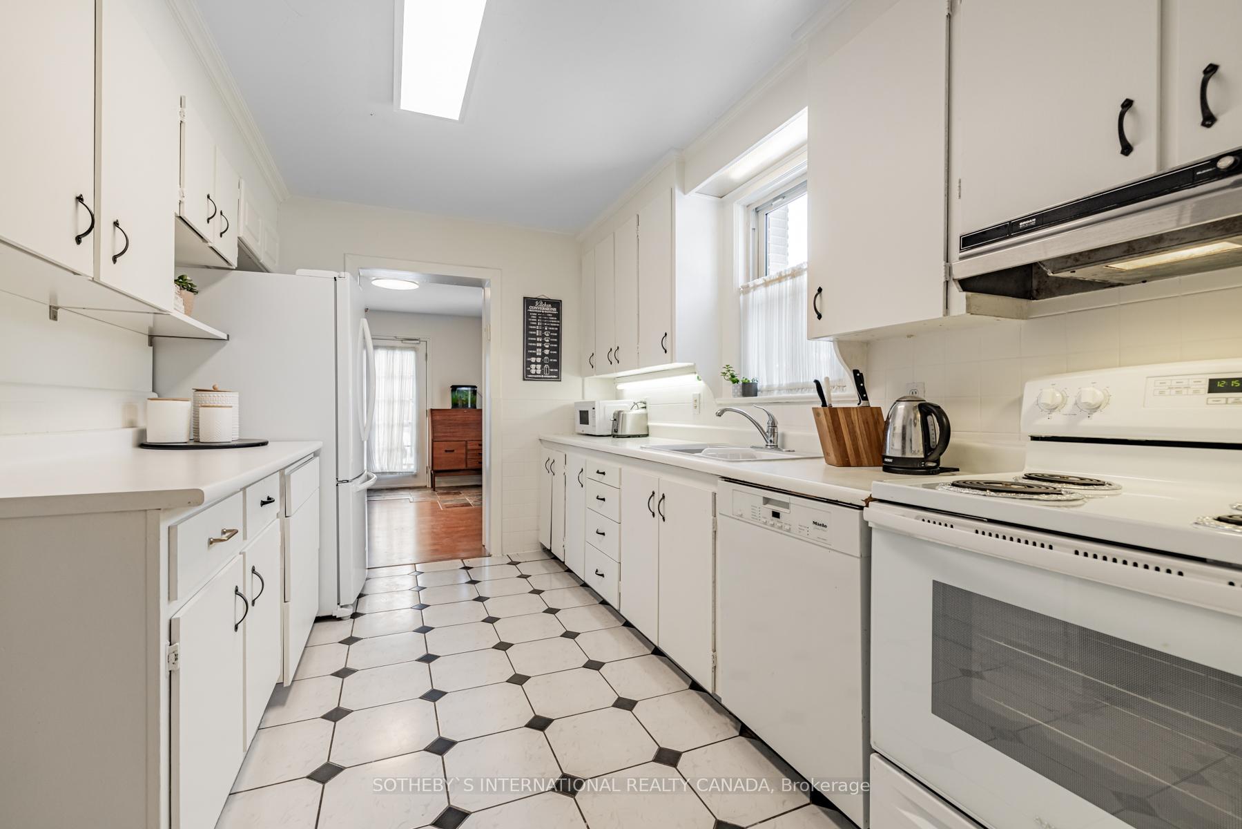 Photo 11 of 56 Park Hill Road, Toronto, Forest Hill North — HOMEH