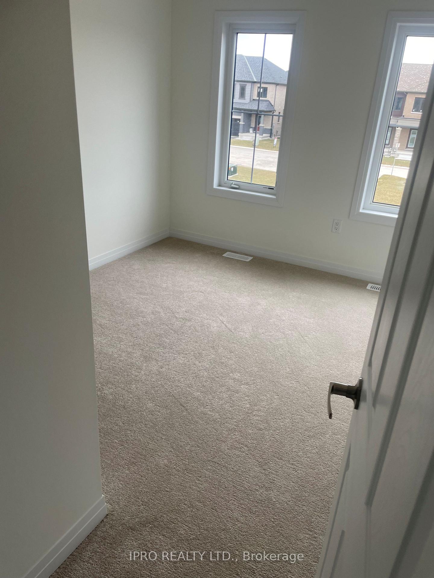 Photo 10 of 15 Peach Drive, Thorold, Rolling Meadows — HOMEH