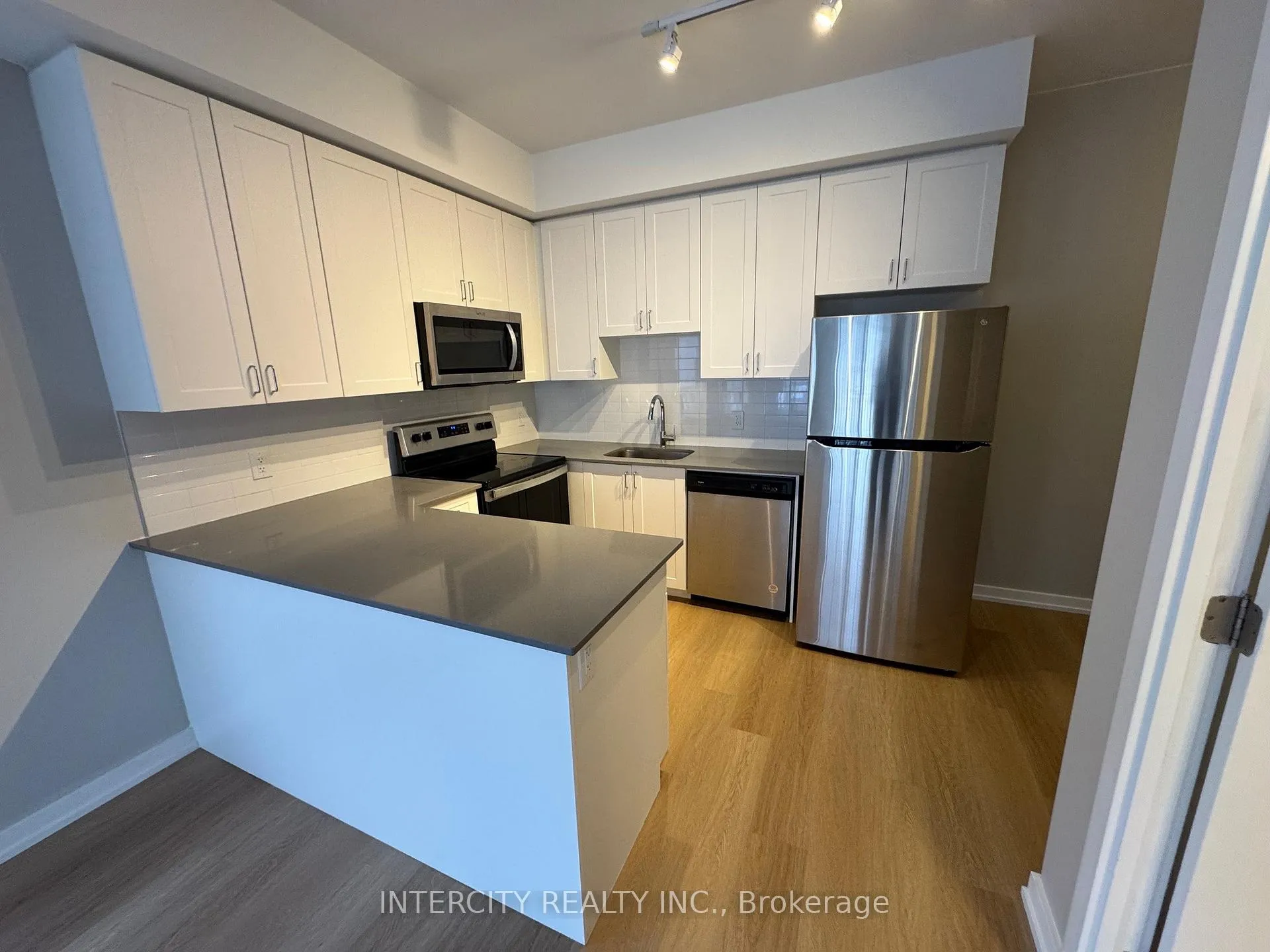 Photo 4 of Unit 322, 430 Essa Road, Barrie, Holly — HOMEH