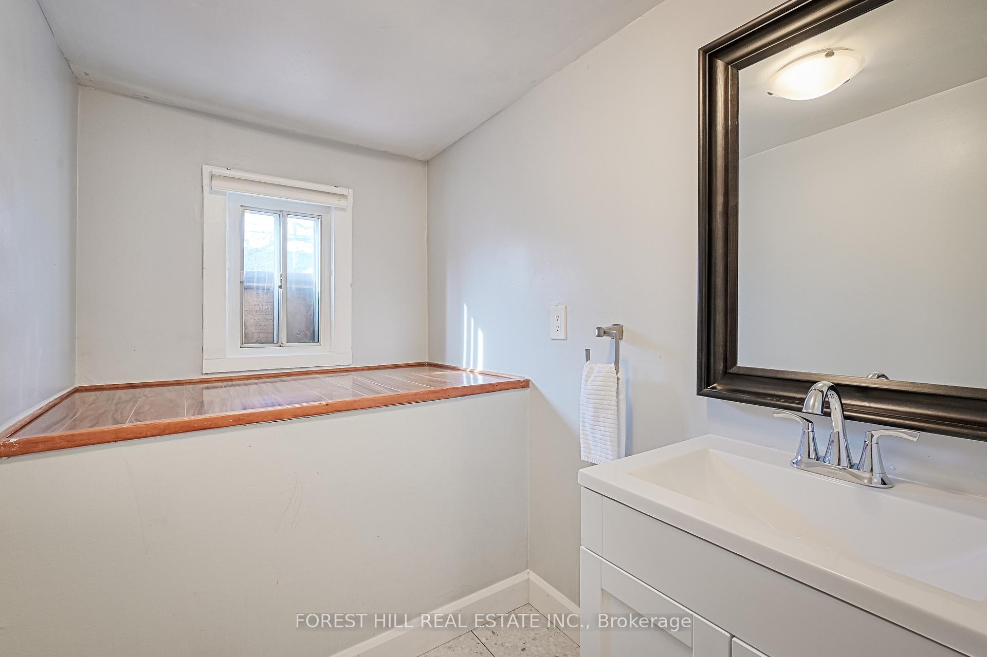 Photo 5 of 254 Sterling Road, Toronto, Dufferin Grove — HOMEH