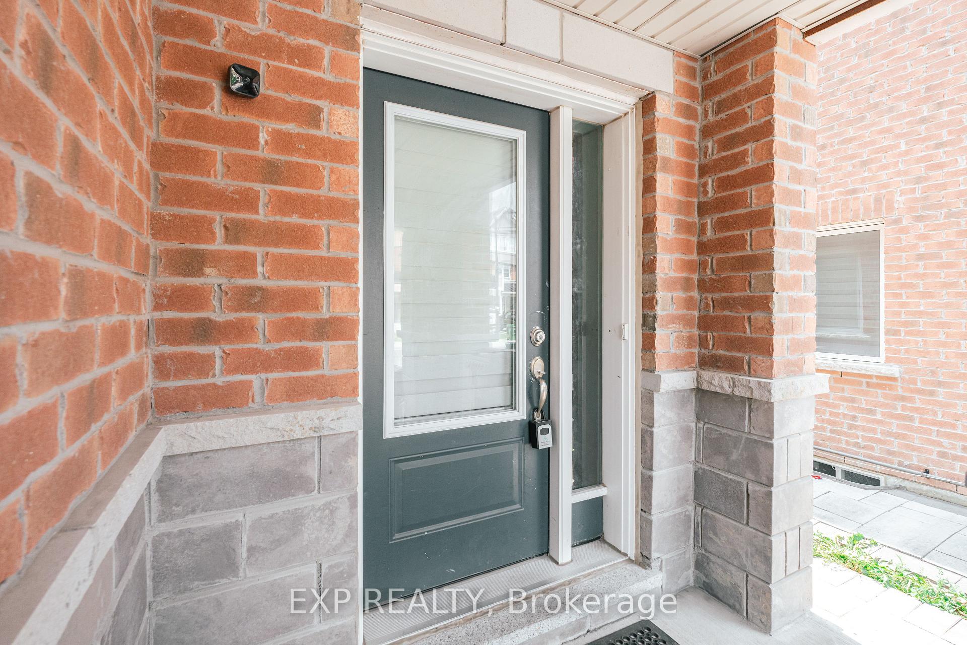 Photo 2 of 15 Fusilier Drive, Scarborough, Clairlea-Birchmount — HOMEH