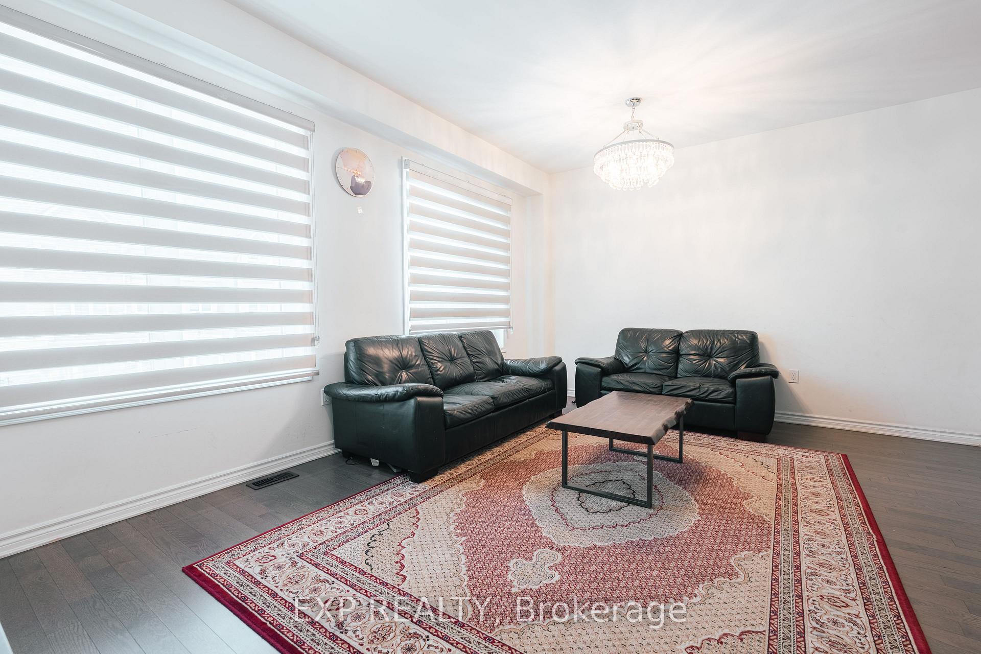 Photo 10 of 15 Fusilier Drive, Scarborough, Clairlea-Birchmount — HOMEH