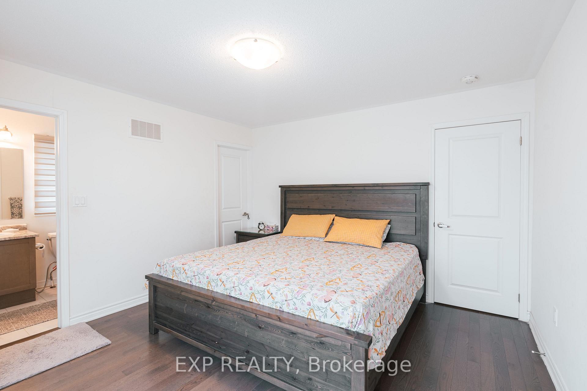 Photo 13 of 15 Fusilier Drive, Scarborough, Clairlea-Birchmount — HOMEH