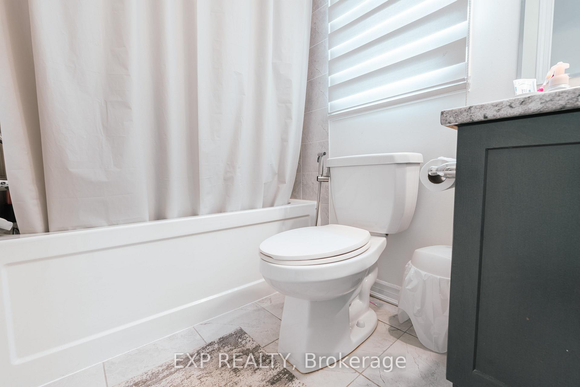 Photo 24 of 15 Fusilier Drive, Scarborough, Clairlea-Birchmount — HOMEH