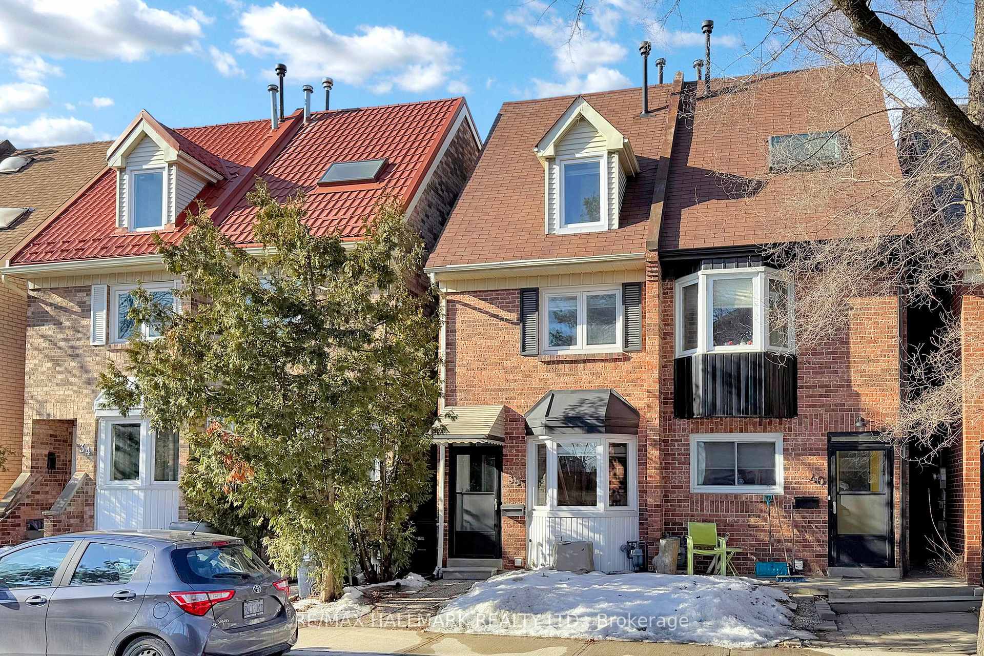 Photo 2 of 38 Torbrick Road, Toronto, Greenwood-Coxwell — HOMEH