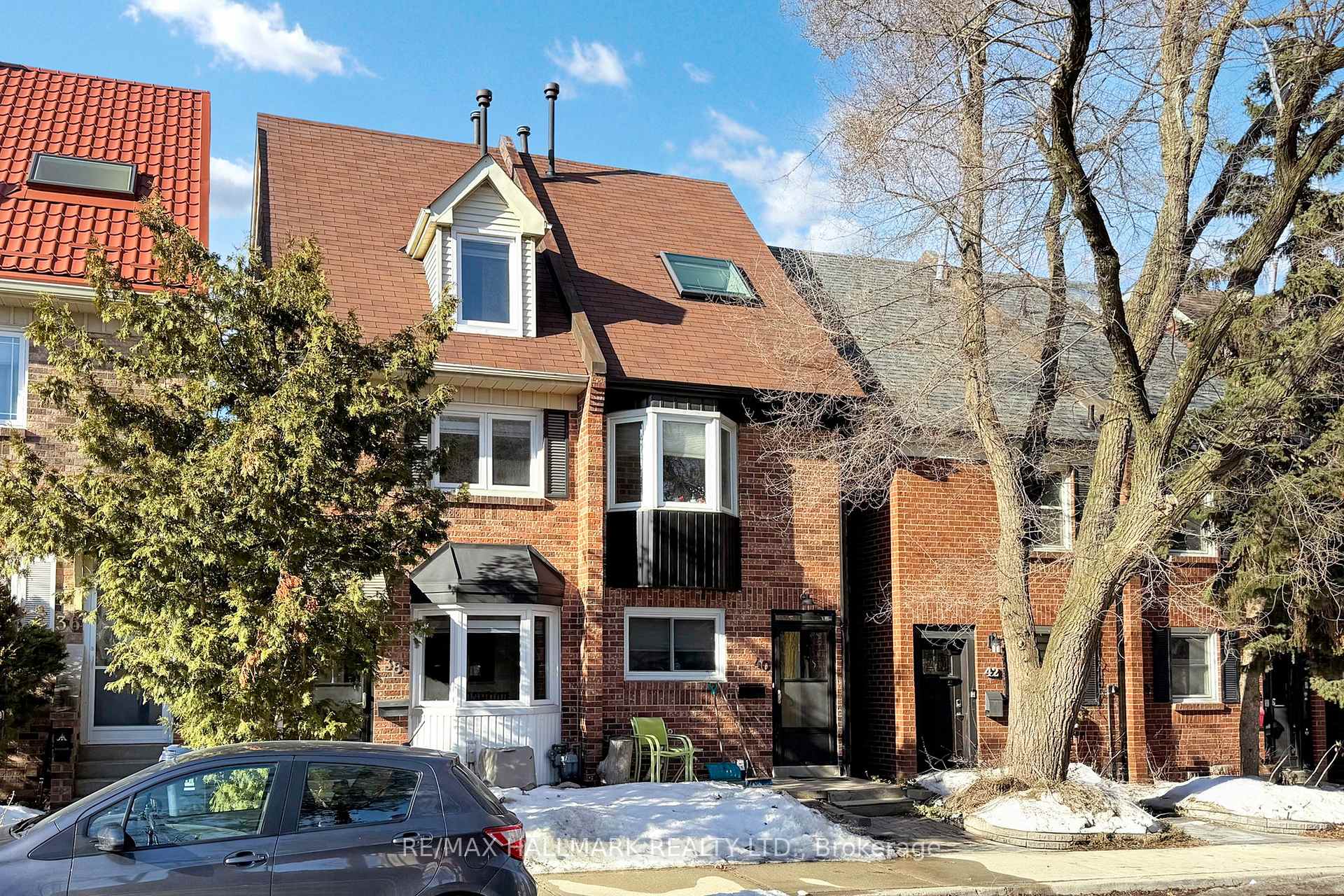 Photo 3 of 38 Torbrick Road, Toronto, Greenwood-Coxwell — HOMEH