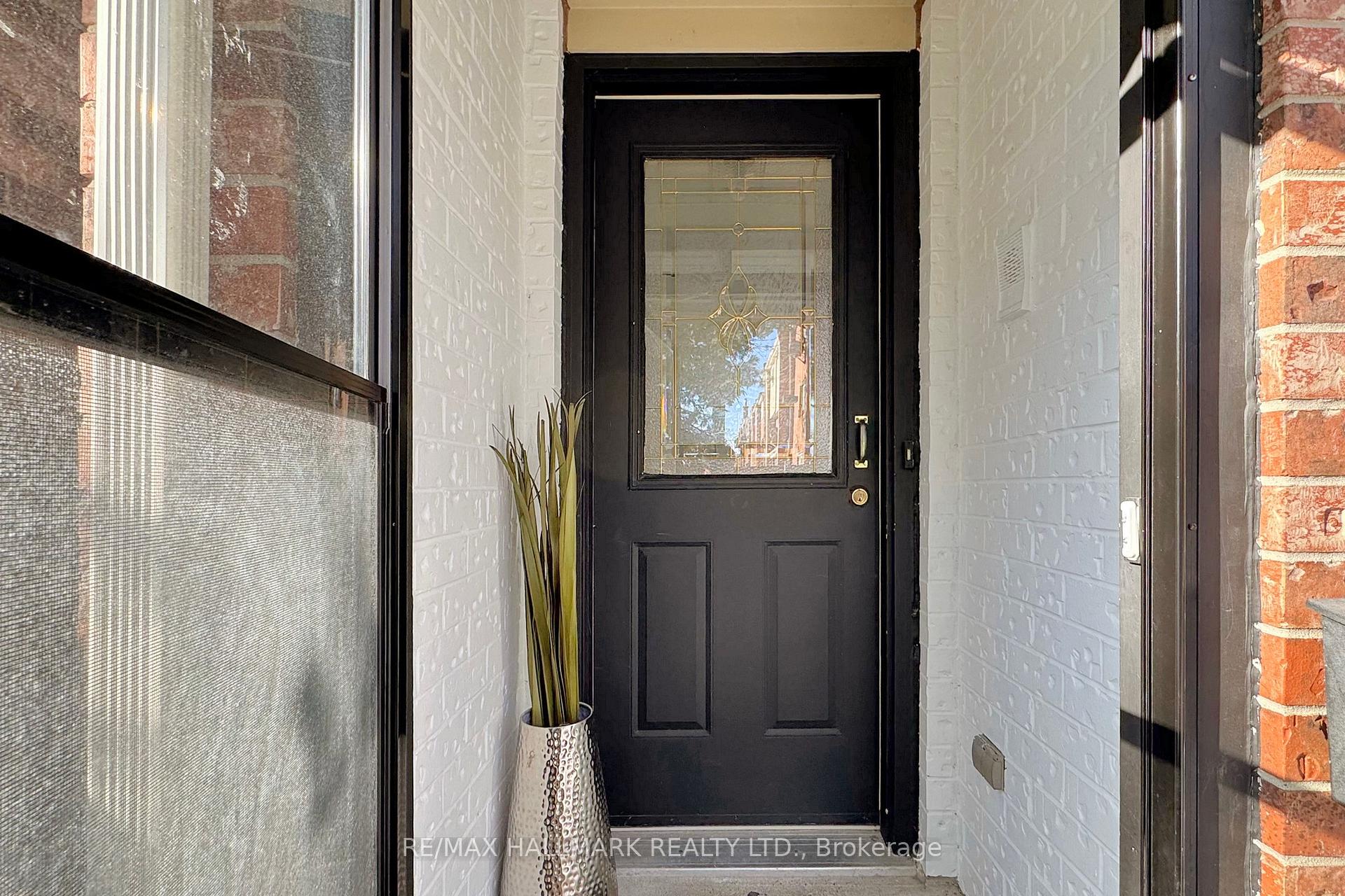 Photo 4 of 38 Torbrick Road, Toronto, Greenwood-Coxwell — HOMEH