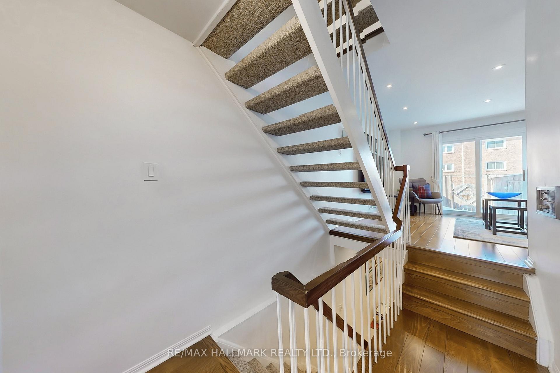Photo 20 of 38 Torbrick Road, Toronto, Greenwood-Coxwell — HOMEH
