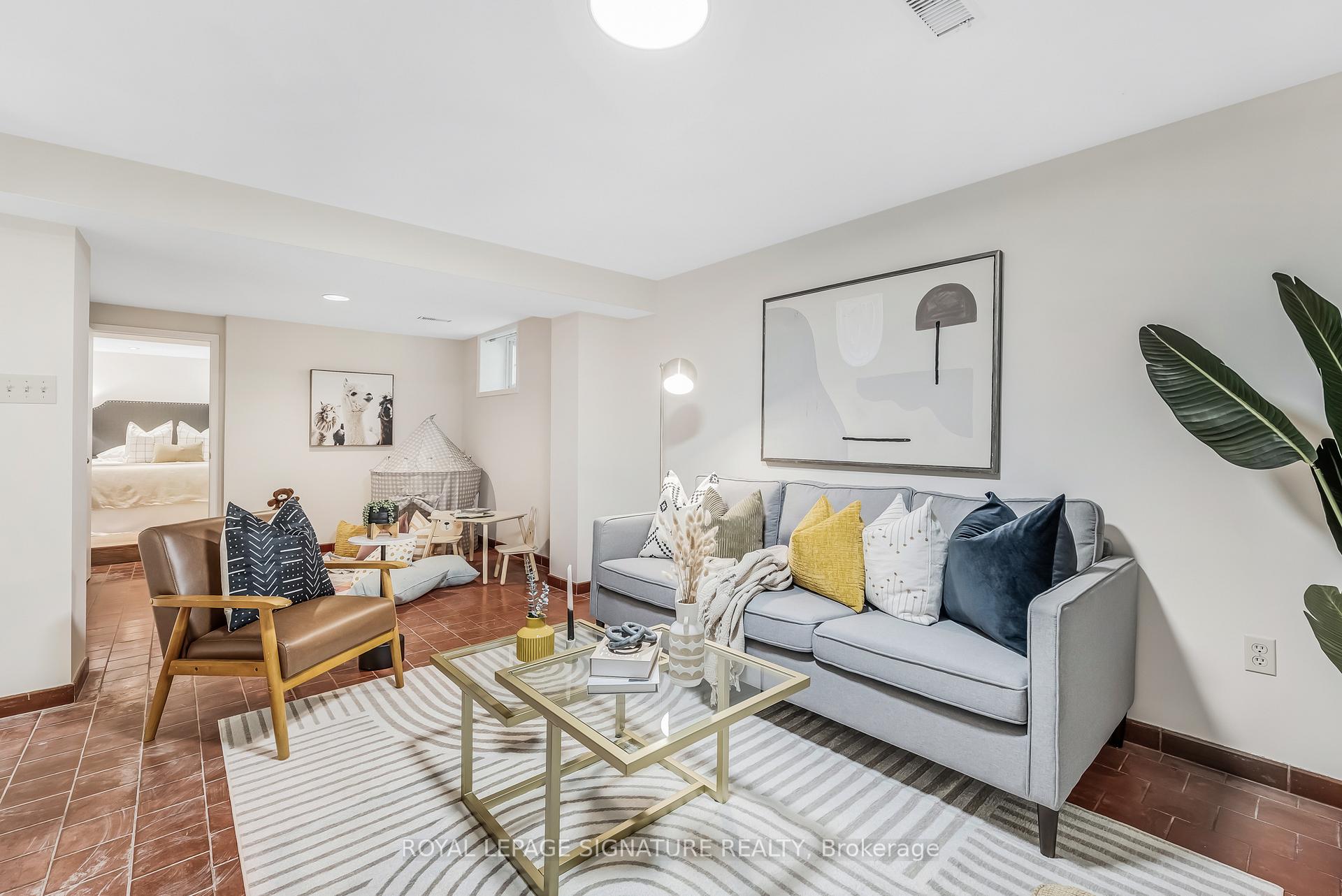 Photo 7 of 15 Ashall Boulevard, Toronto, O'Connor-Parkview — HOMEH