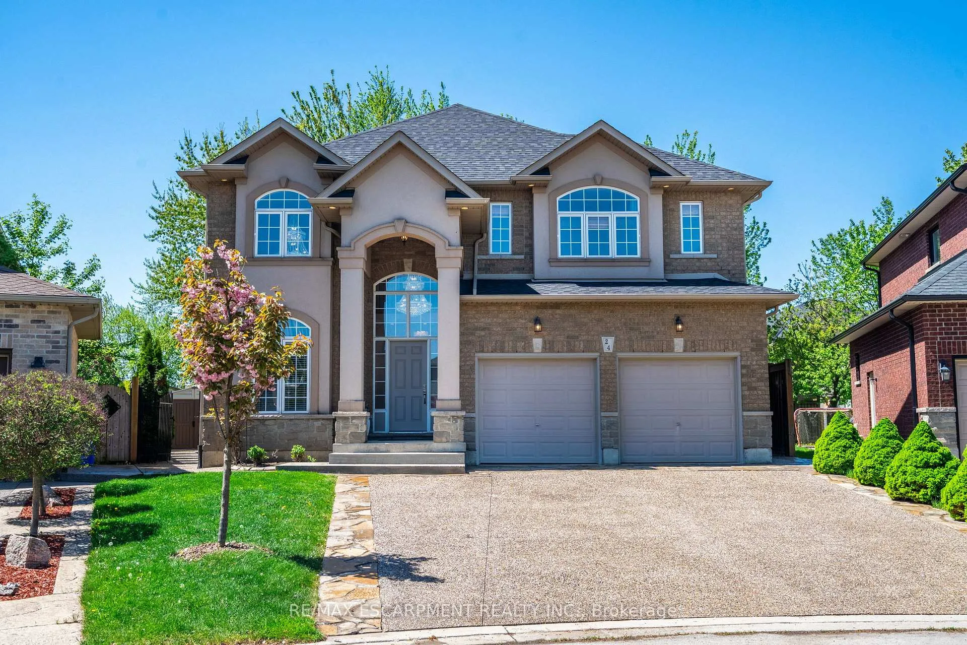 Photo 2 of 24 Edgecroft Crescent, Hamilton, Stoney Creek Mountain — HOMEH