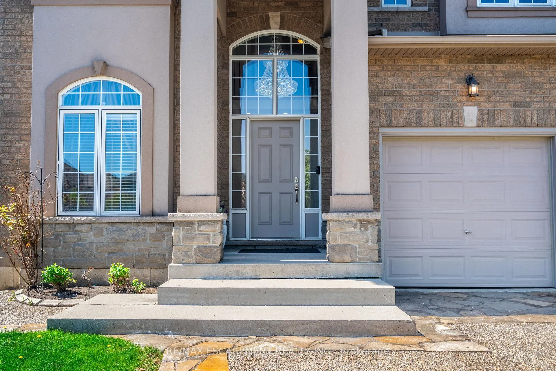 Photo 3 of 24 Edgecroft Crescent, Hamilton, Stoney Creek Mountain — HOMEH