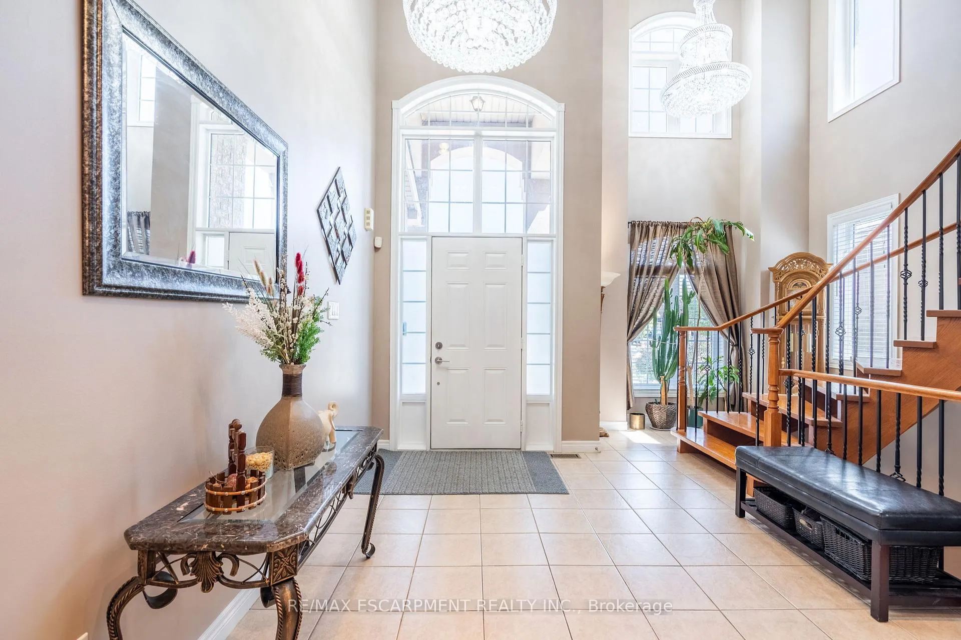 Photo 4 of 24 Edgecroft Crescent, Hamilton, Stoney Creek Mountain — HOMEH