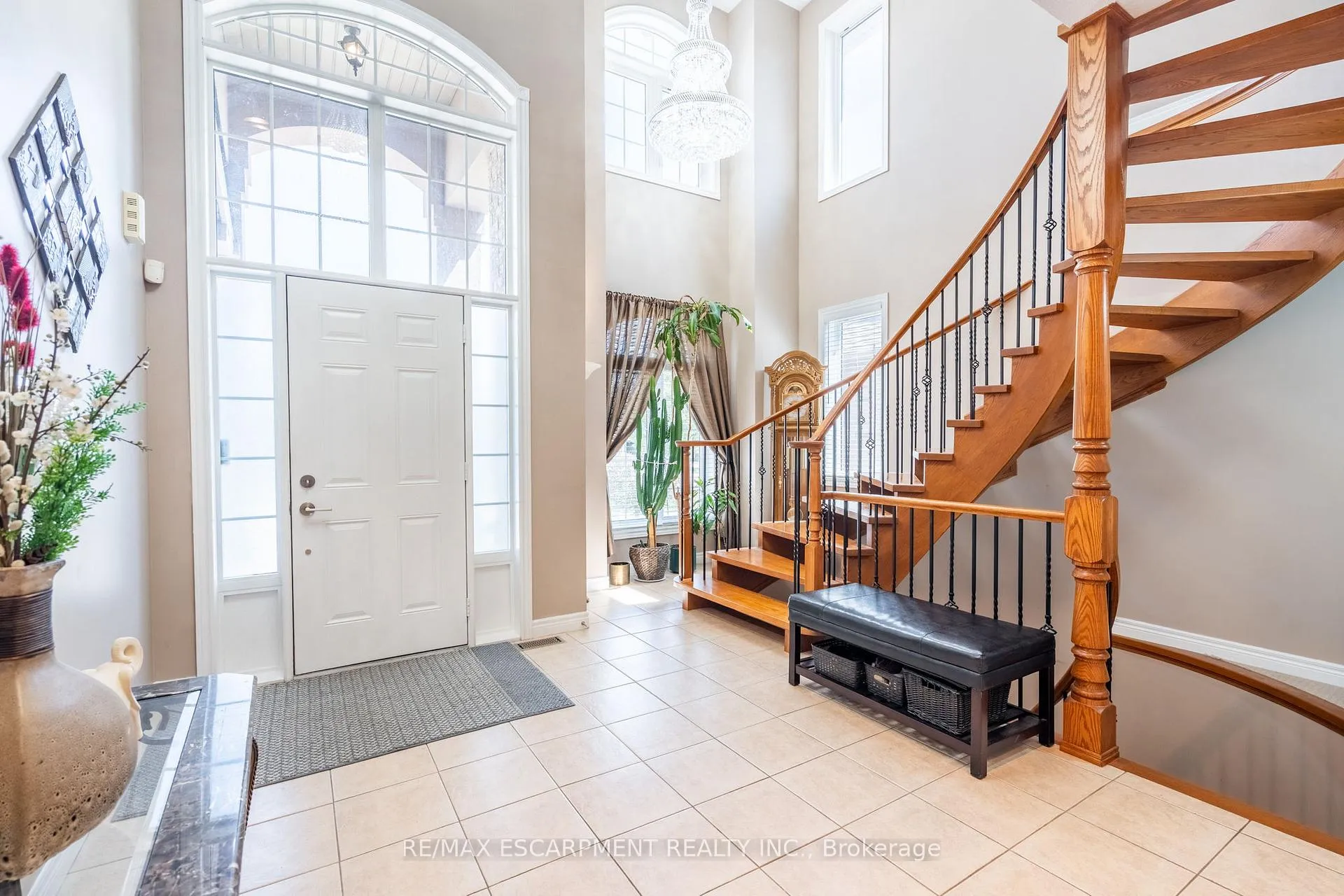 Photo 5 of 24 Edgecroft Crescent, Hamilton, Stoney Creek Mountain — HOMEH