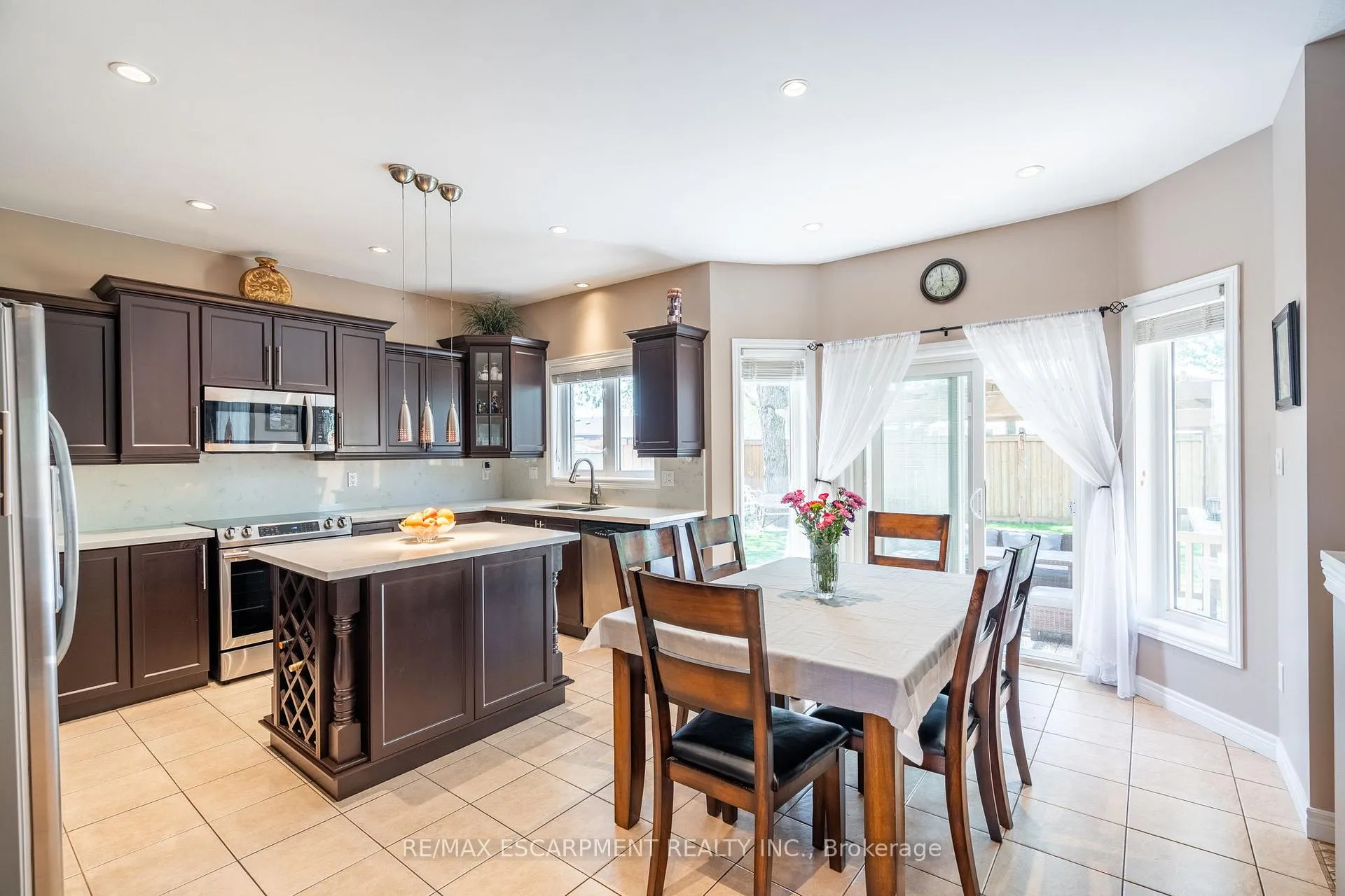 Photo 12 of 24 Edgecroft Crescent, Hamilton, Stoney Creek Mountain — HOMEH