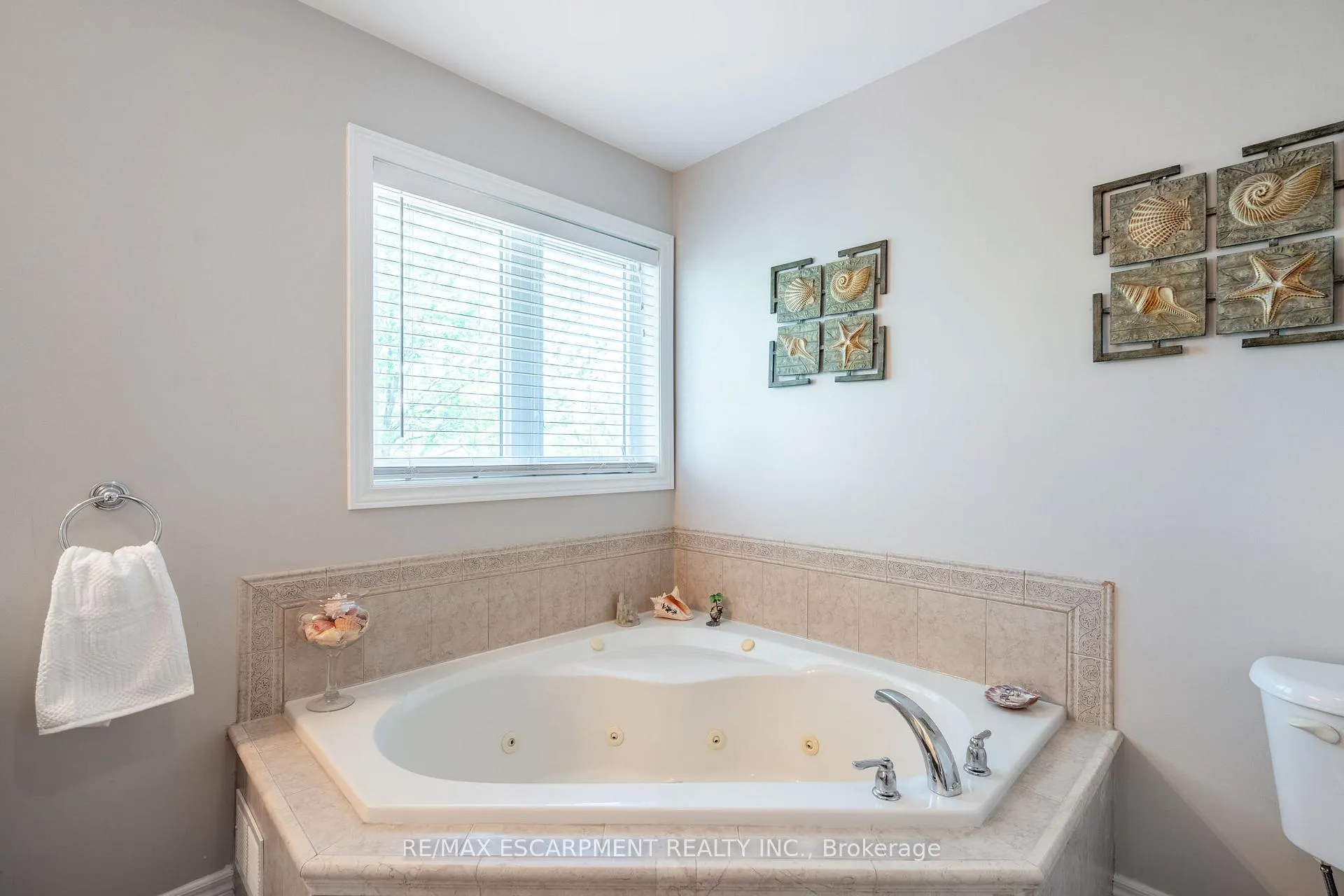 Photo 31 of 24 Edgecroft Crescent, Hamilton, Stoney Creek Mountain — HOMEH