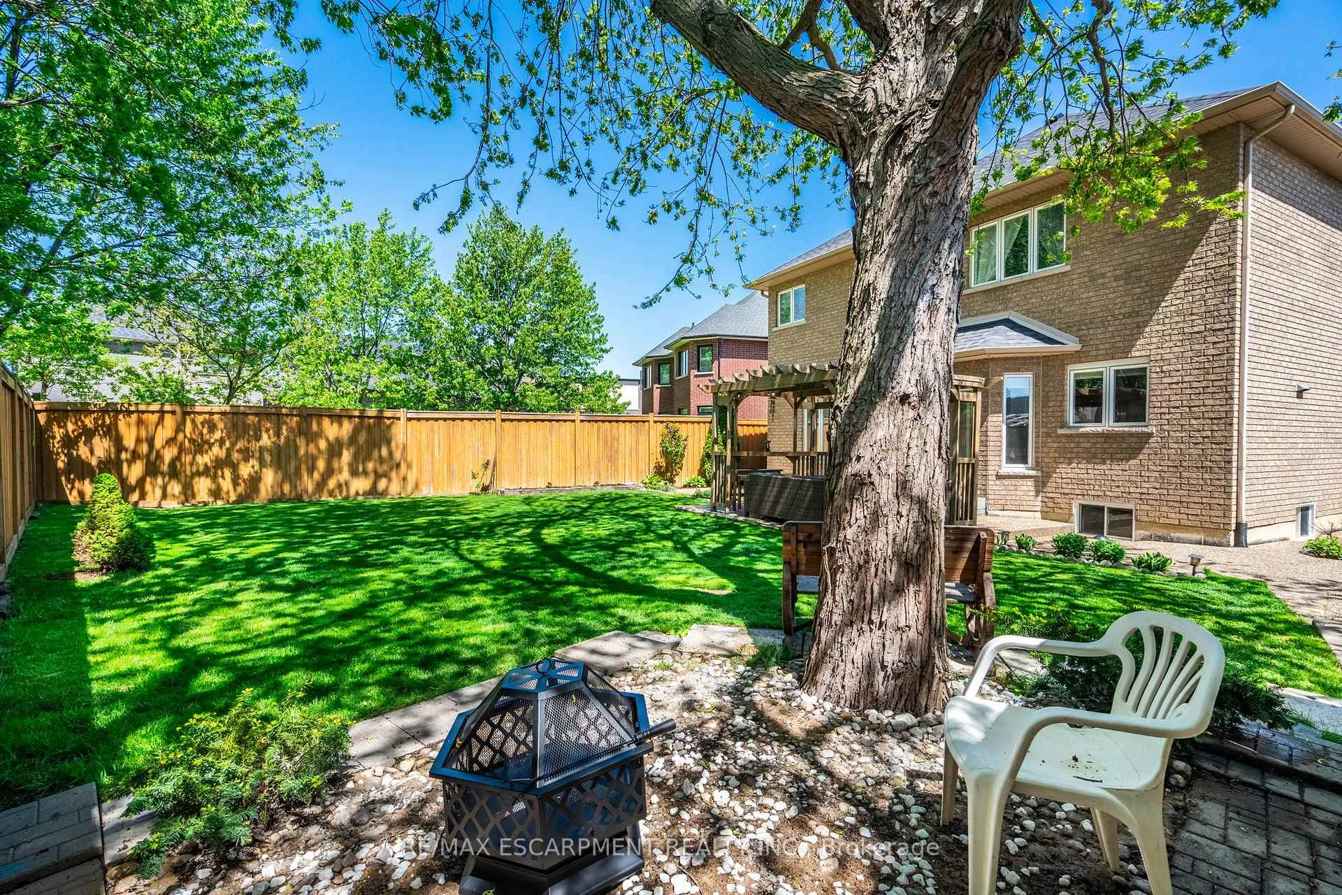 Photo 36 of 24 Edgecroft Crescent, Hamilton, Stoney Creek Mountain — HOMEH